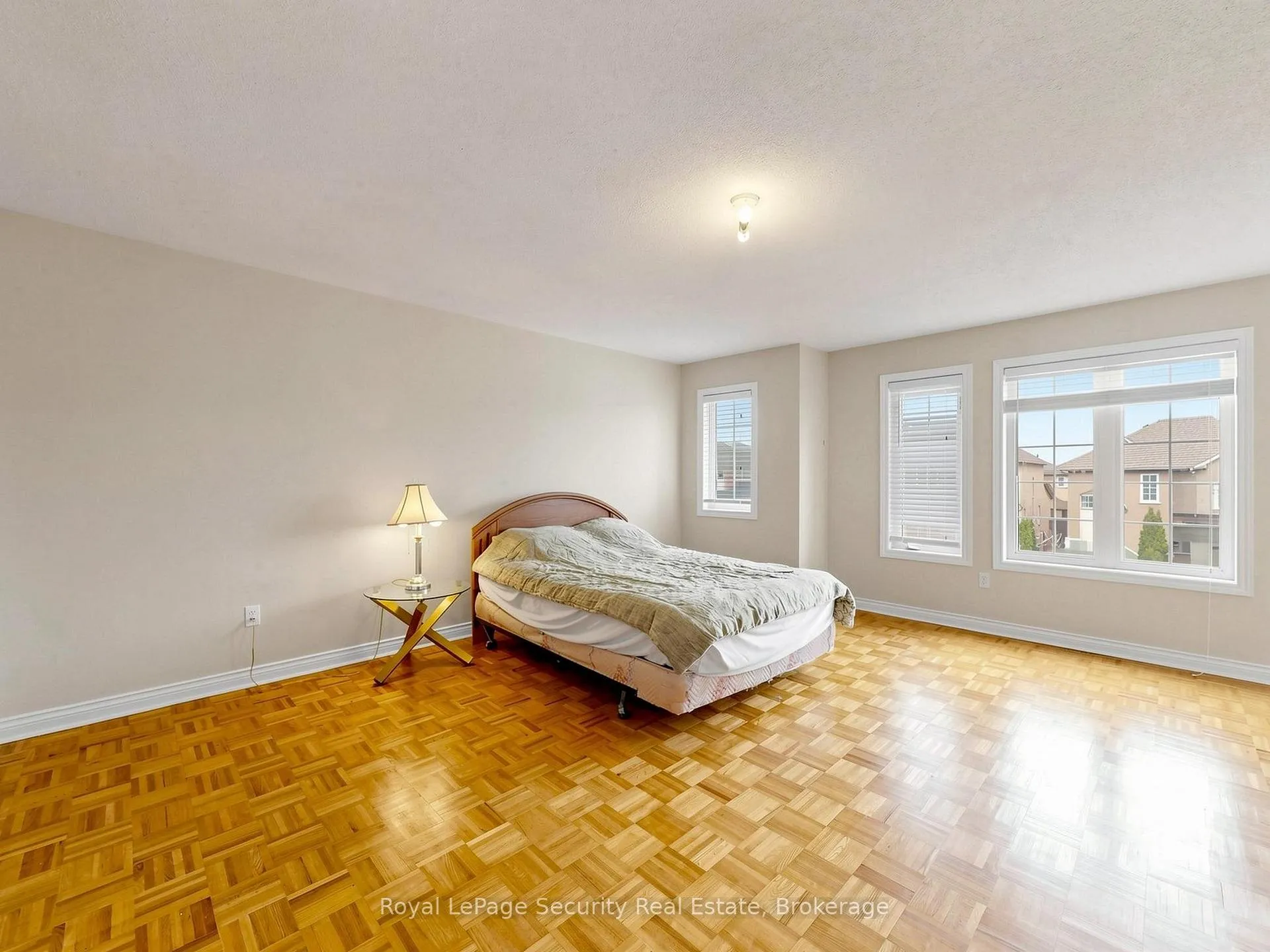 Photo 24 of 21 Fallstar Crescent, Brampton, Fletcher's Meadow — HOMEH