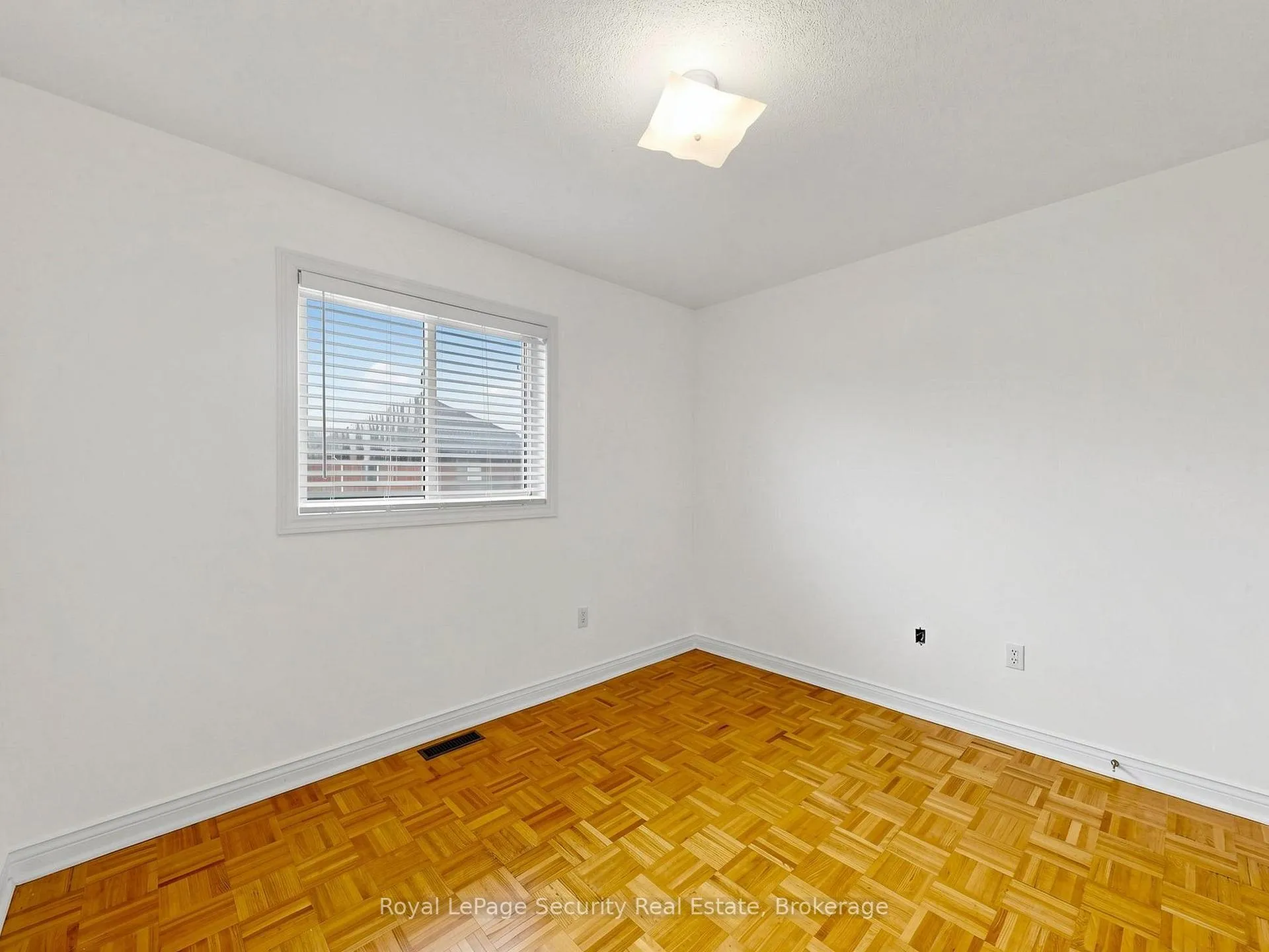 Photo 29 of 21 Fallstar Crescent, Brampton, Fletcher's Meadow — HOMEH