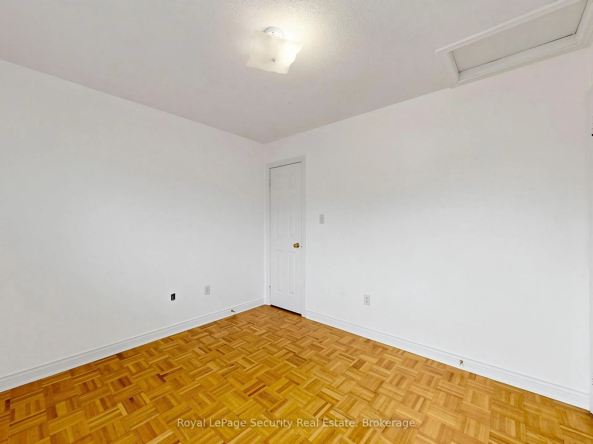 Photo 30 of 21 Fallstar Crescent, Brampton, Fletcher's Meadow — HOMEH