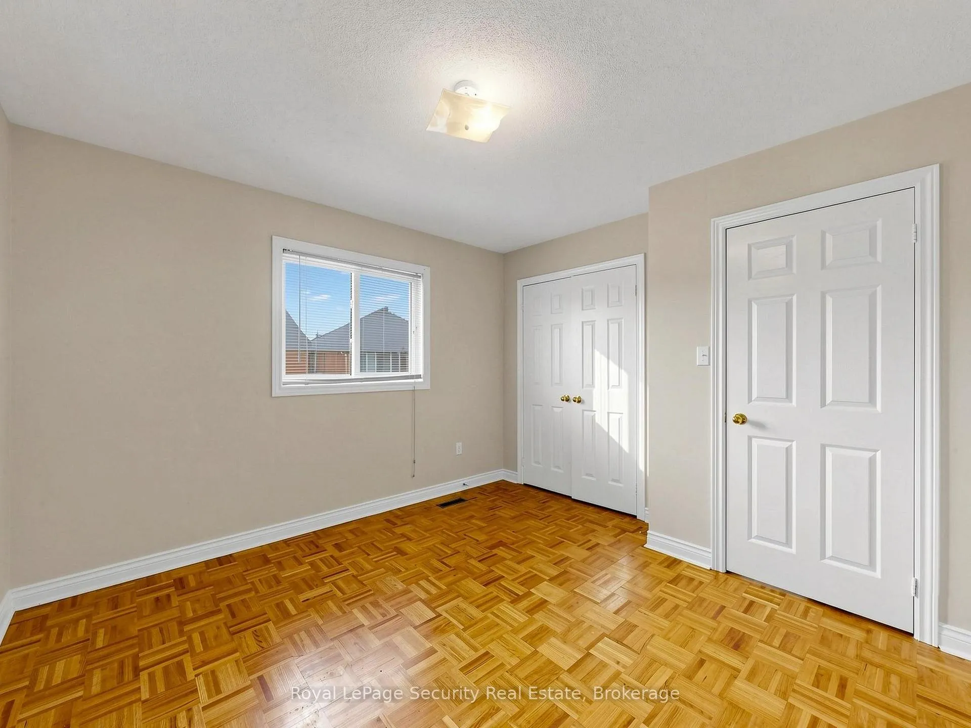 Photo 32 of 21 Fallstar Crescent, Brampton, Fletcher's Meadow — HOMEH