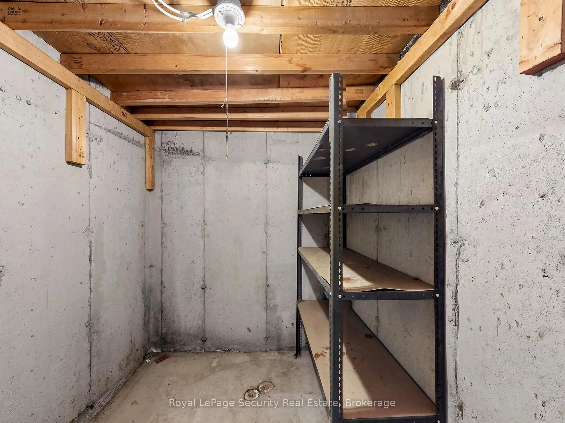 Photo 37 of 21 Fallstar Crescent, Brampton, Fletcher's Meadow — HOMEH