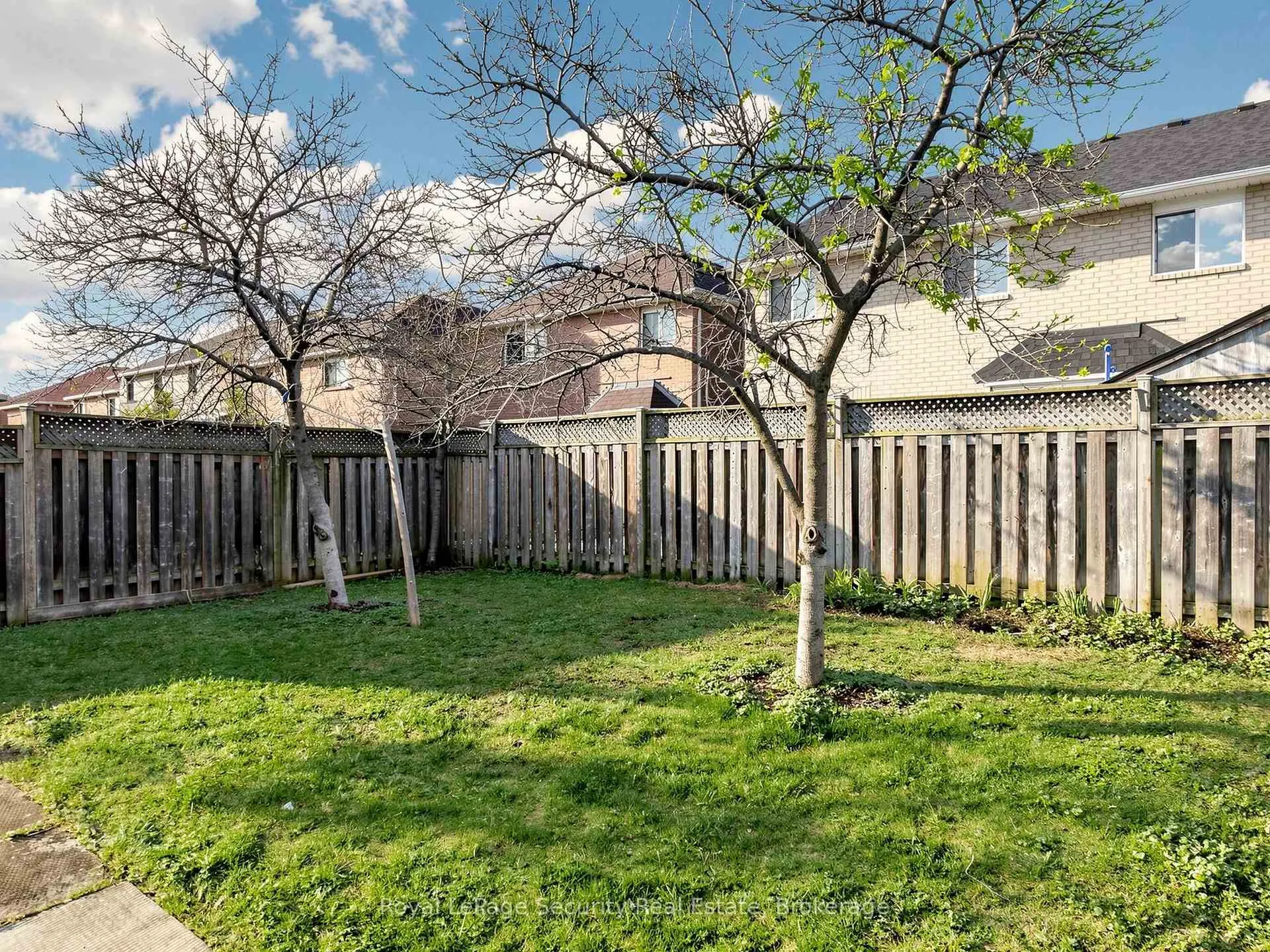 Photo 41 of 21 Fallstar Crescent, Brampton, Fletcher's Meadow — HOMEH