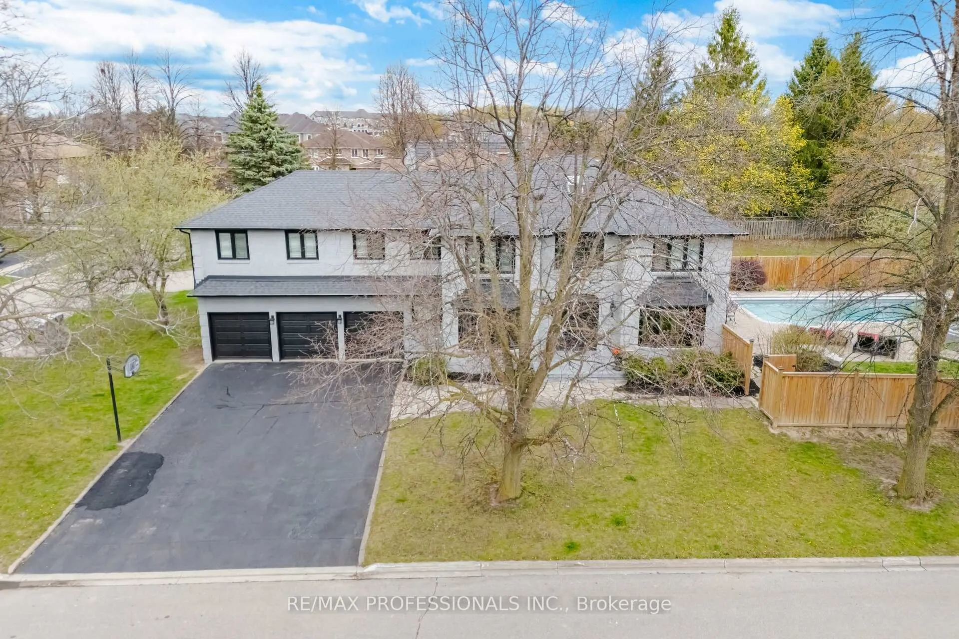 Photo 3 of 2 Enchangted Court, Brampton, Snelgrove — HOMEH