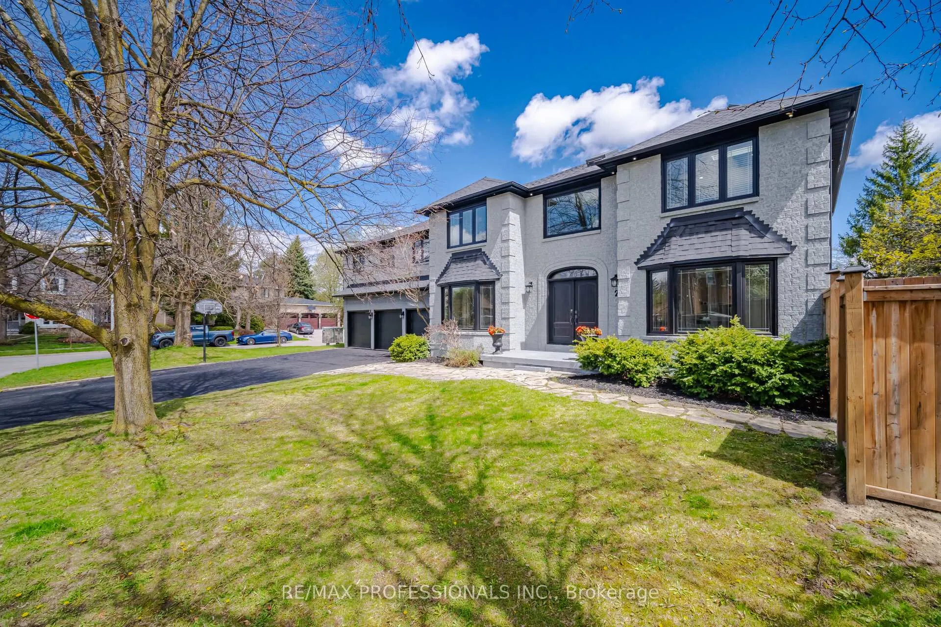 Photo 4 of 2 Enchangted Court, Brampton, Snelgrove — HOMEH