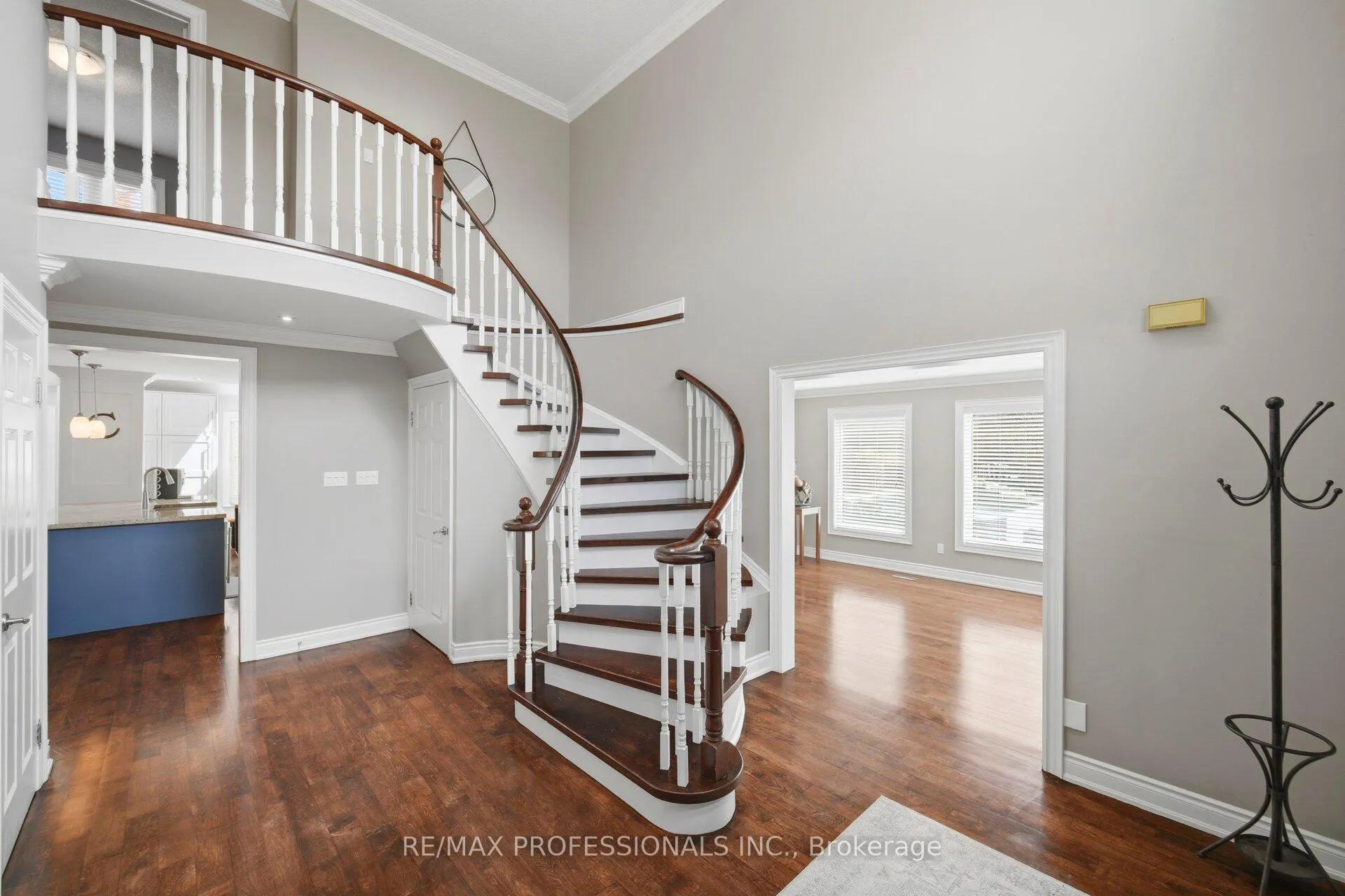 Photo 6 of 2 Enchangted Court, Brampton, Snelgrove — HOMEH
