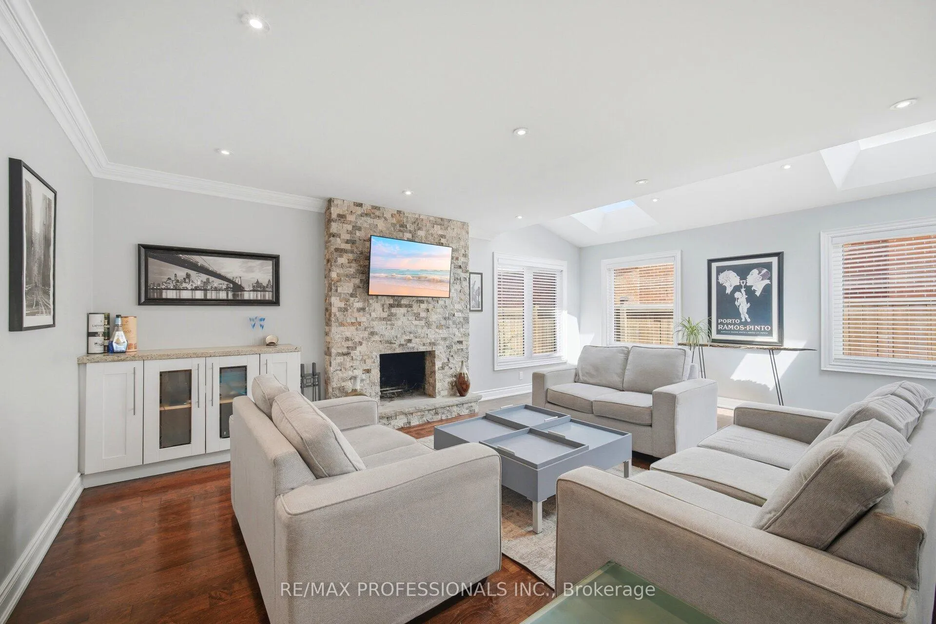 Photo 9 of 2 Enchangted Court, Brampton, Snelgrove — HOMEH