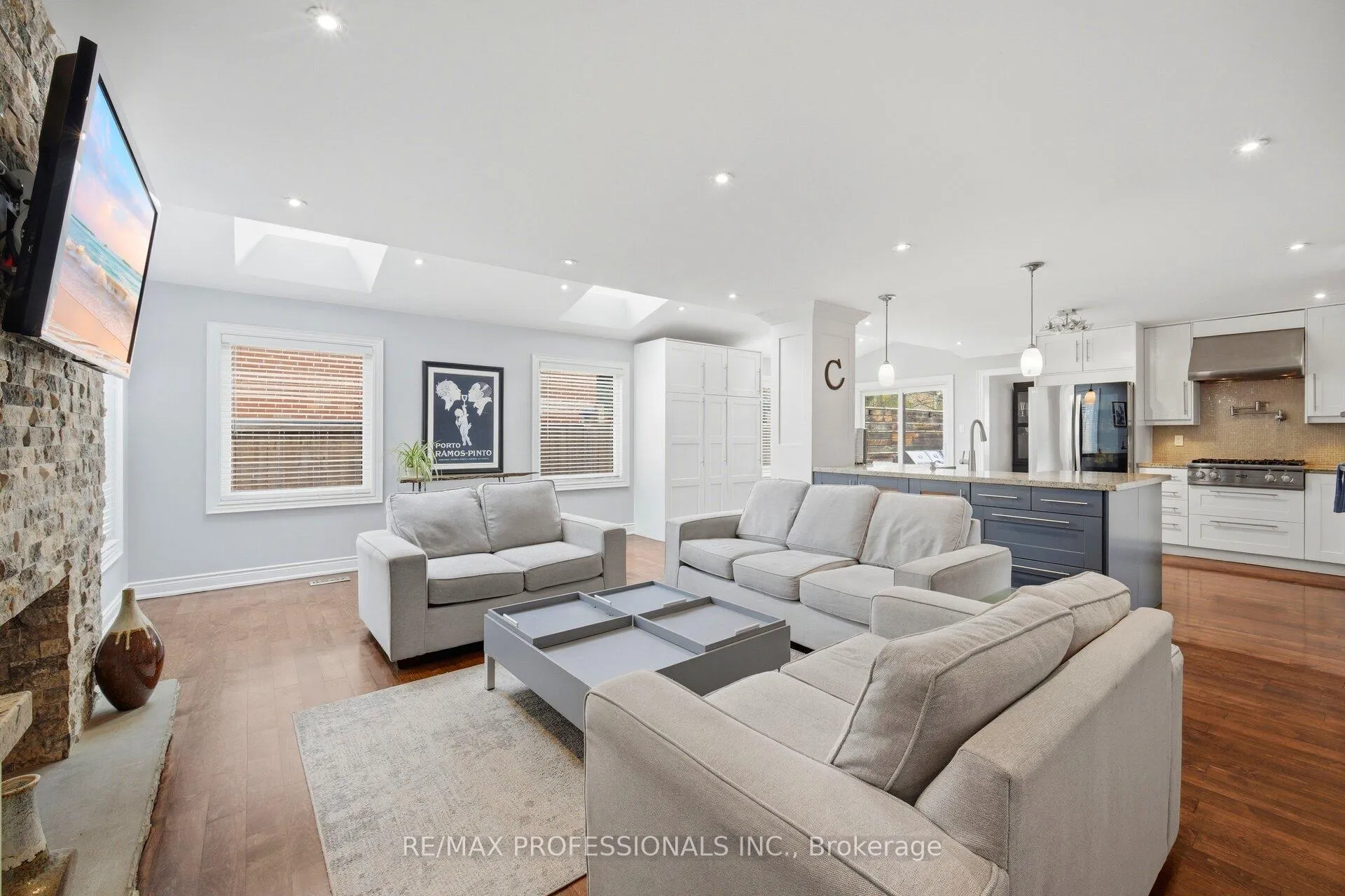 Photo 10 of 2 Enchangted Court, Brampton, Snelgrove — HOMEH
