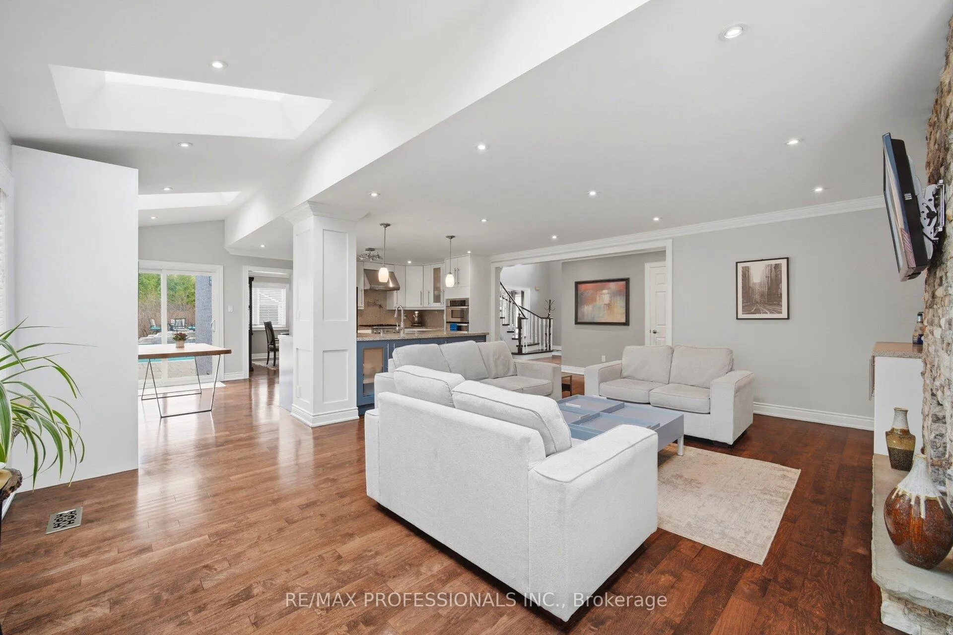Photo 11 of 2 Enchangted Court, Brampton, Snelgrove — HOMEH