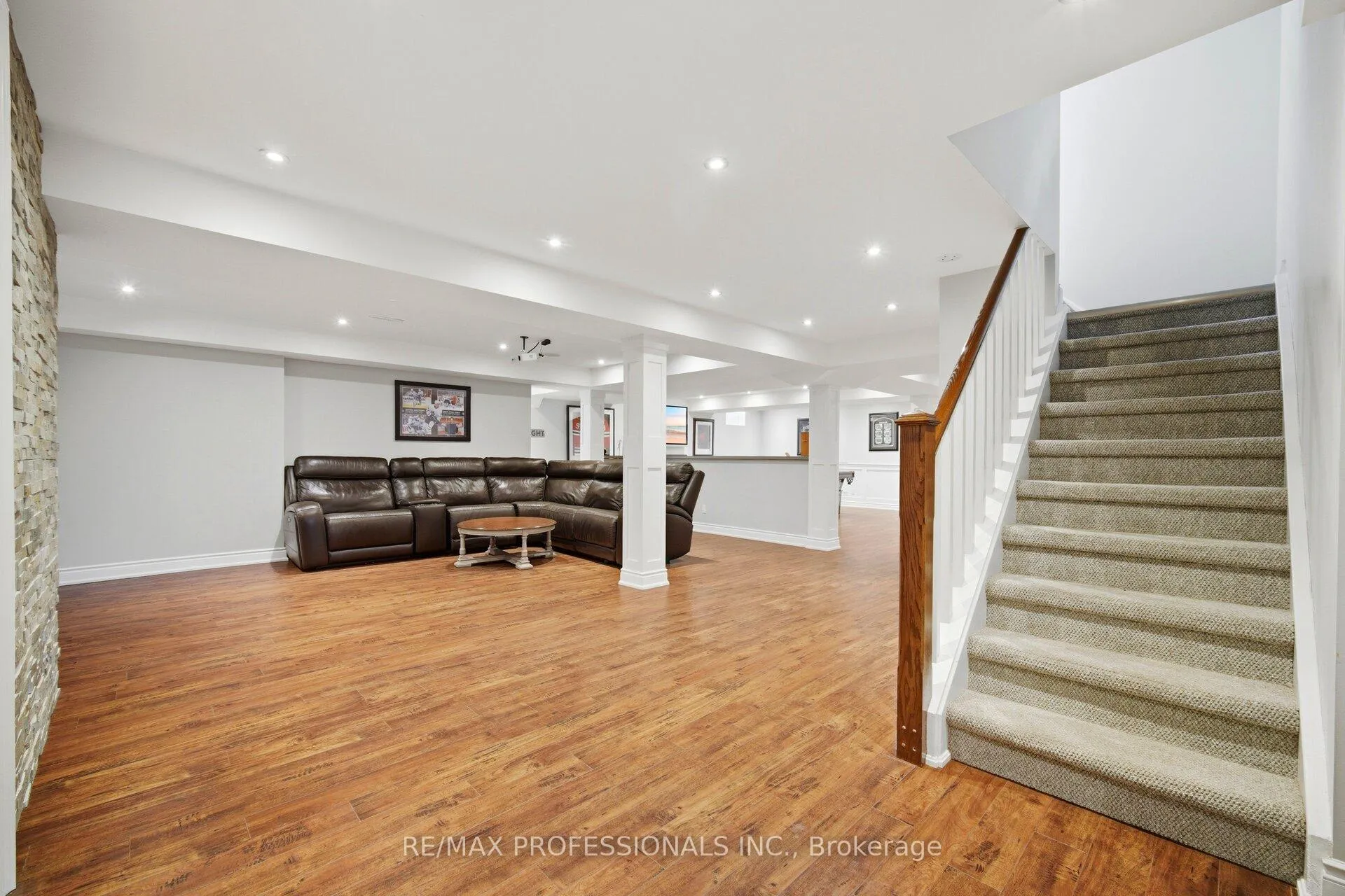 Photo 36 of 2 Enchangted Court, Brampton, Snelgrove — HOMEH