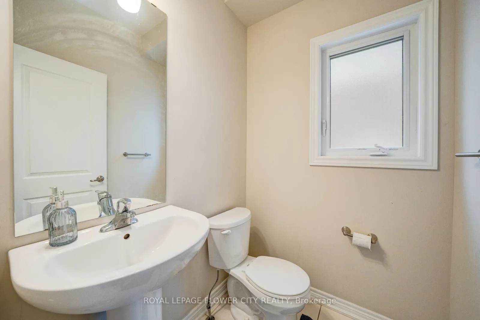 Photo 11 of 24 Sycamore Street, Welland, West Welland — HOMEH