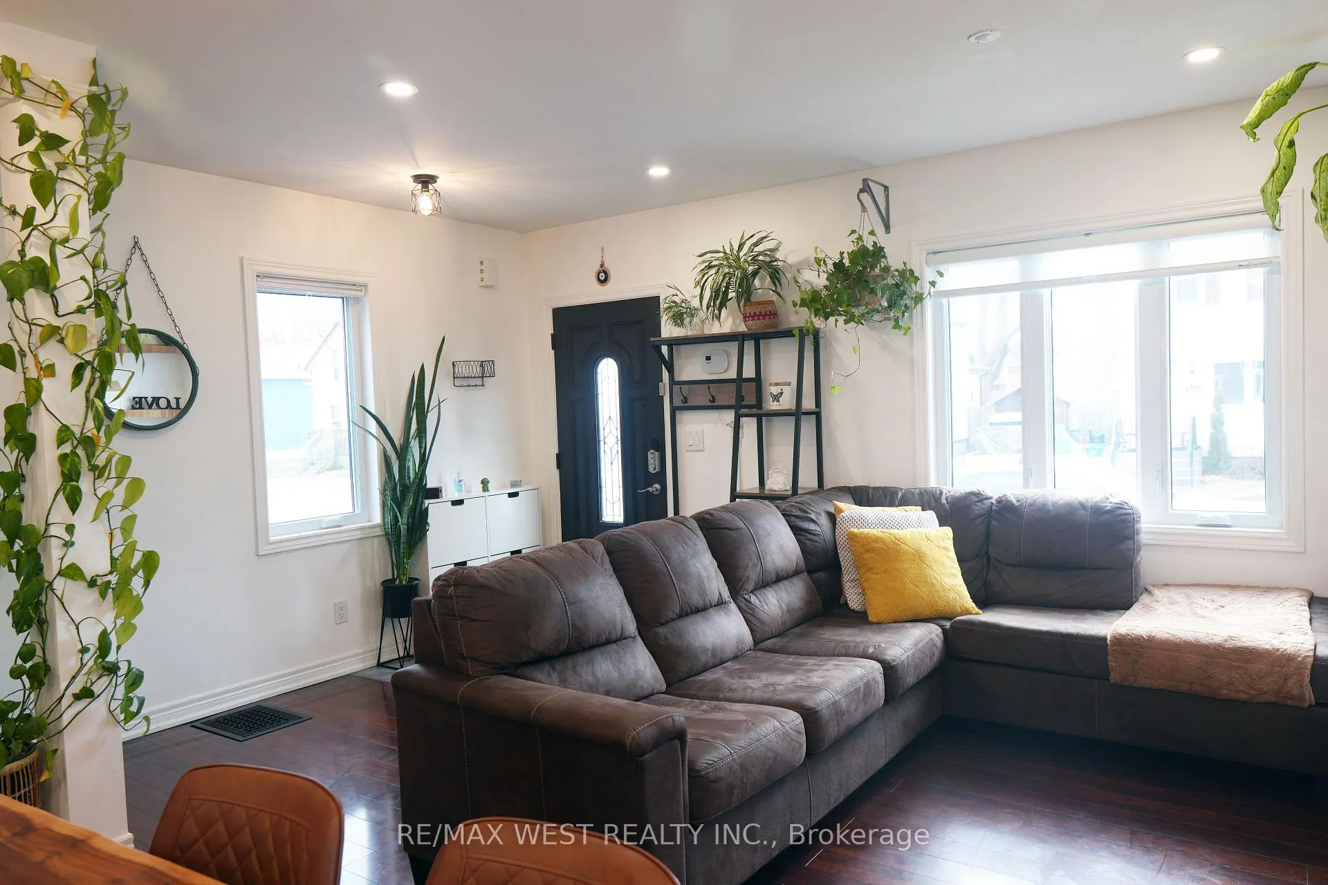 Photo 6 of 203 Court Street, Oshawa, Central — HOMEH