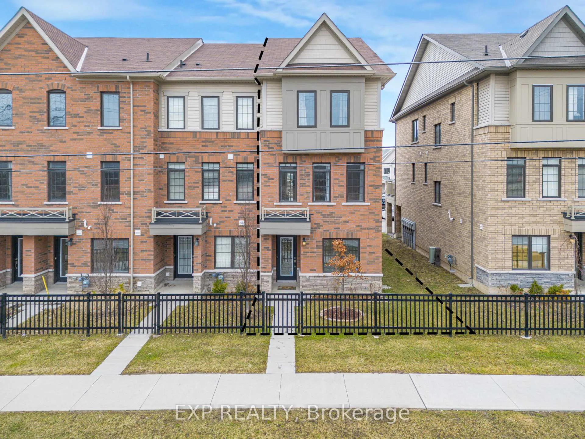 Photo 2 of Unit 35, 8317 Mulberry Drive, Niagara Falls, Brown — HOMEH