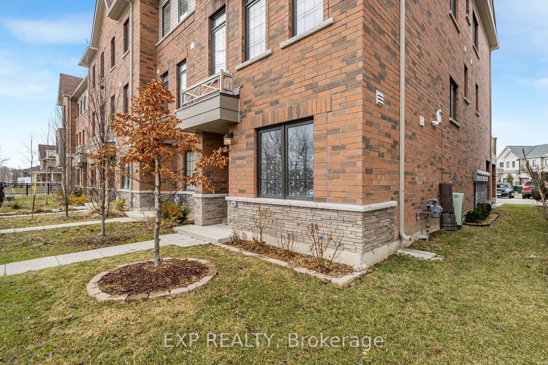 Photo 3 of Unit 35, 8317 Mulberry Drive, Niagara Falls, Brown — HOMEH