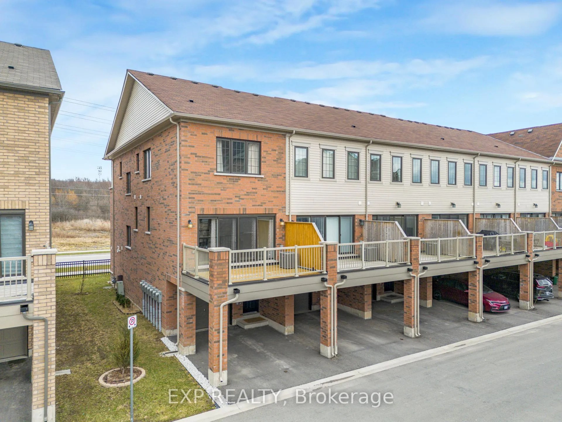 Photo 4 of Unit 35, 8317 Mulberry Drive, Niagara Falls, Brown — HOMEH