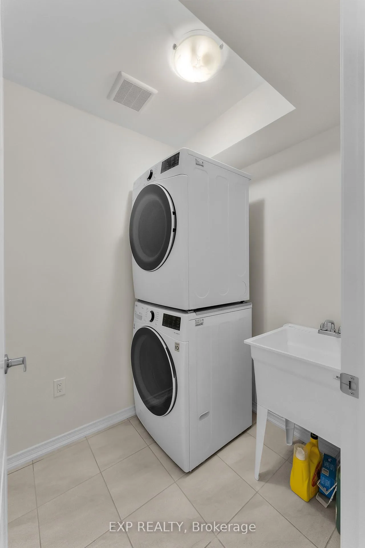 Photo 11 of Unit 35, 8317 Mulberry Drive, Niagara Falls, Brown — HOMEH