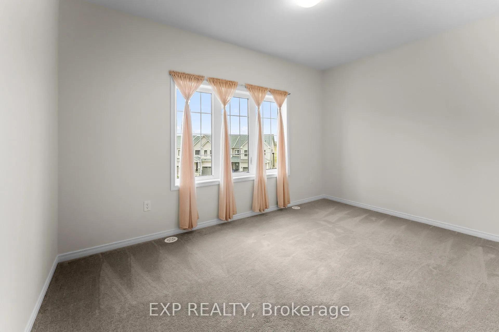 Photo 31 of Unit 35, 8317 Mulberry Drive, Niagara Falls, Brown — HOMEH