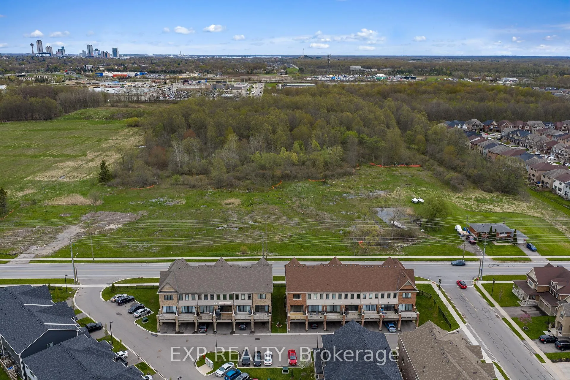 Photo 34 of Unit 35, 8317 Mulberry Drive, Niagara Falls, Brown — HOMEH