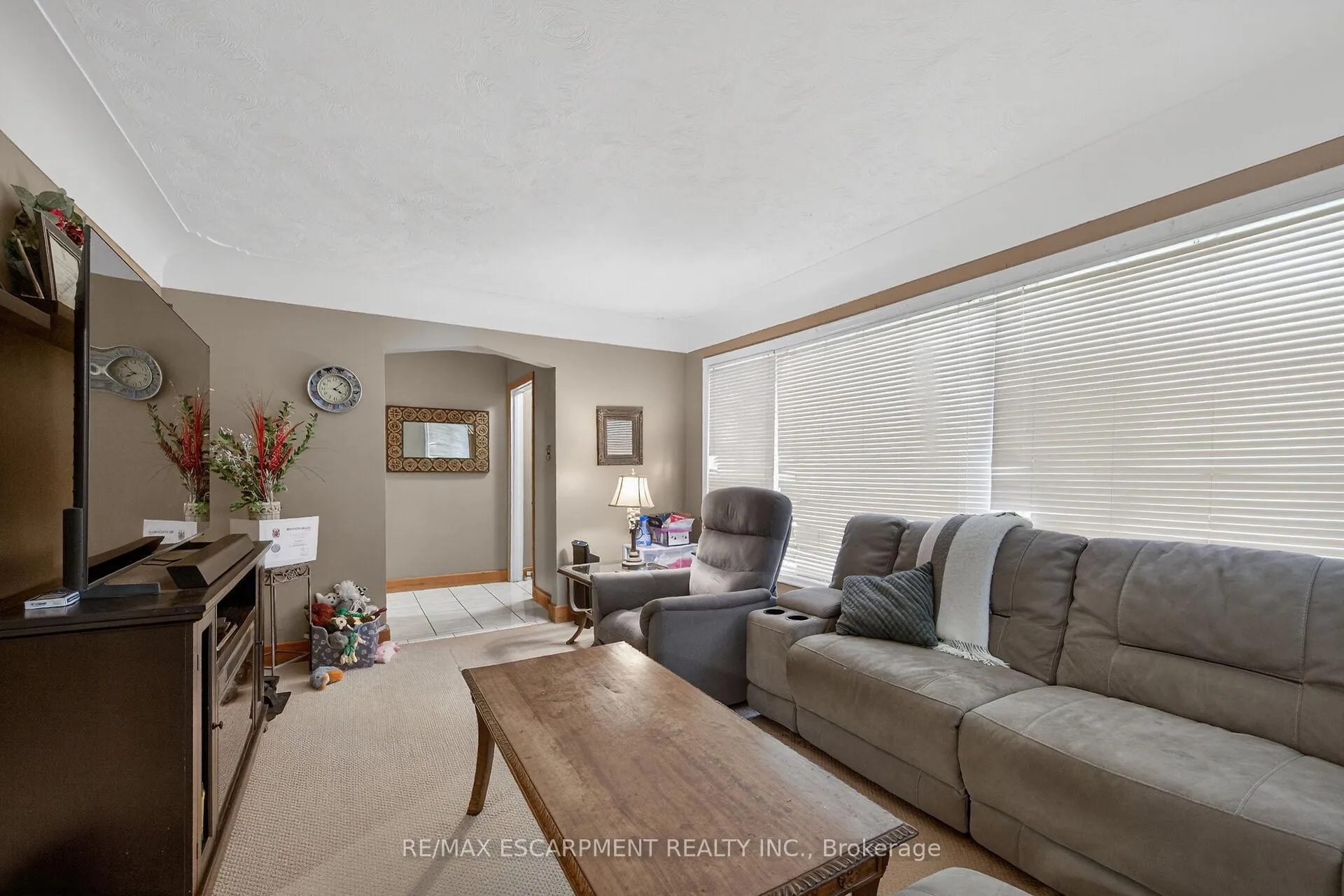 Photo 5 of 186 Seneca Avenue, Hamilton, Rural Glanbrook — HOMEH