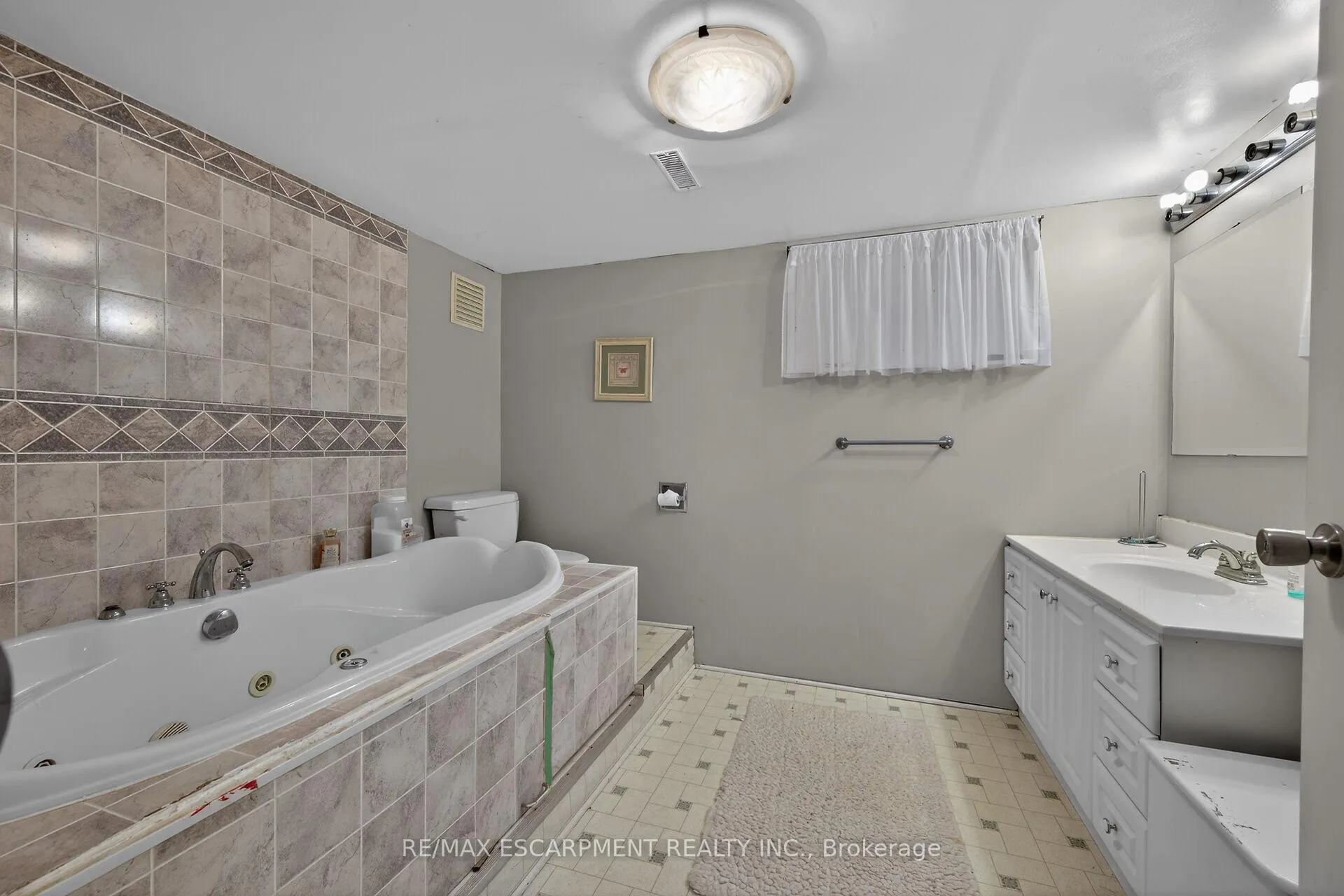 Photo 25 of 186 Seneca Avenue, Hamilton, Rural Glanbrook — HOMEH