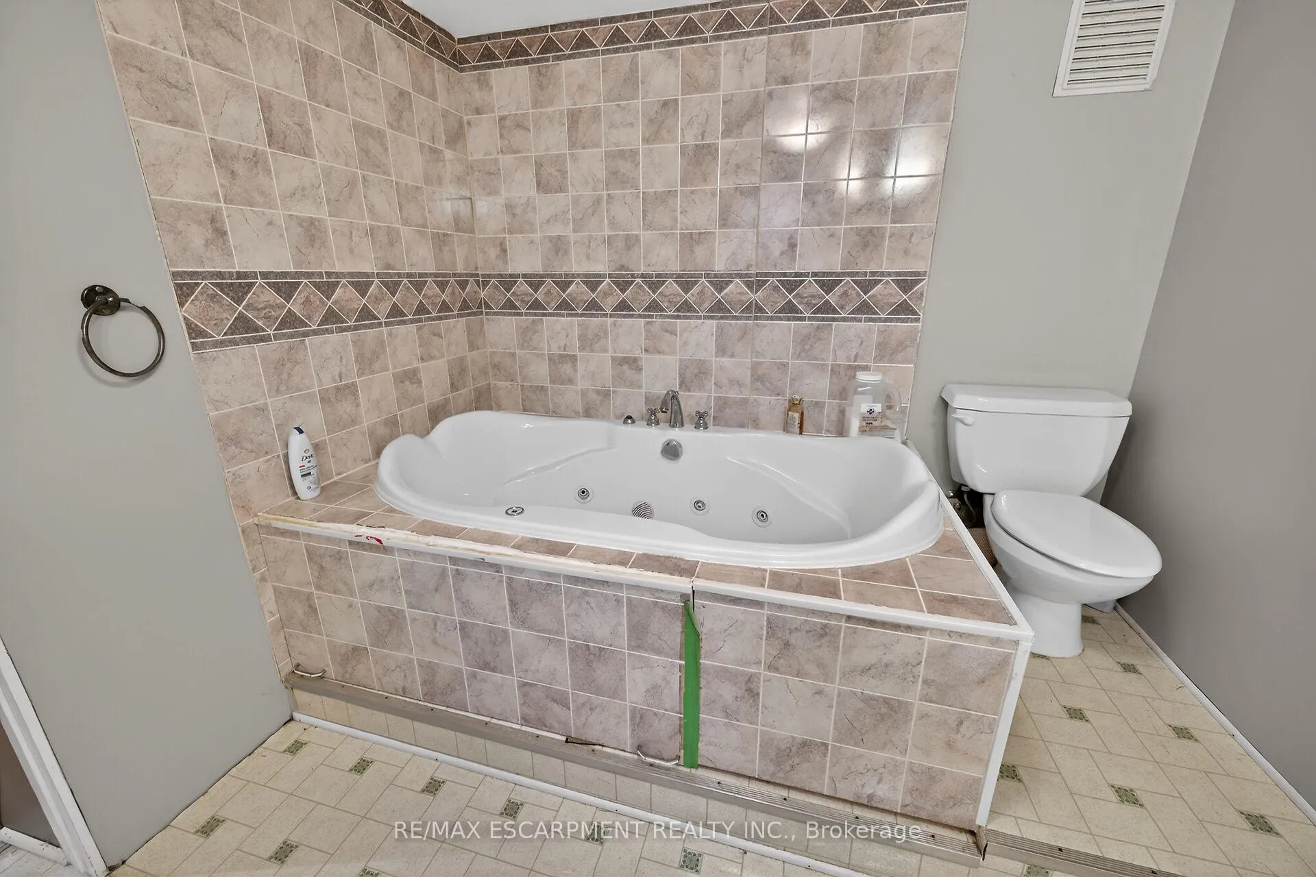 Photo 26 of 186 Seneca Avenue, Hamilton, Rural Glanbrook — HOMEH