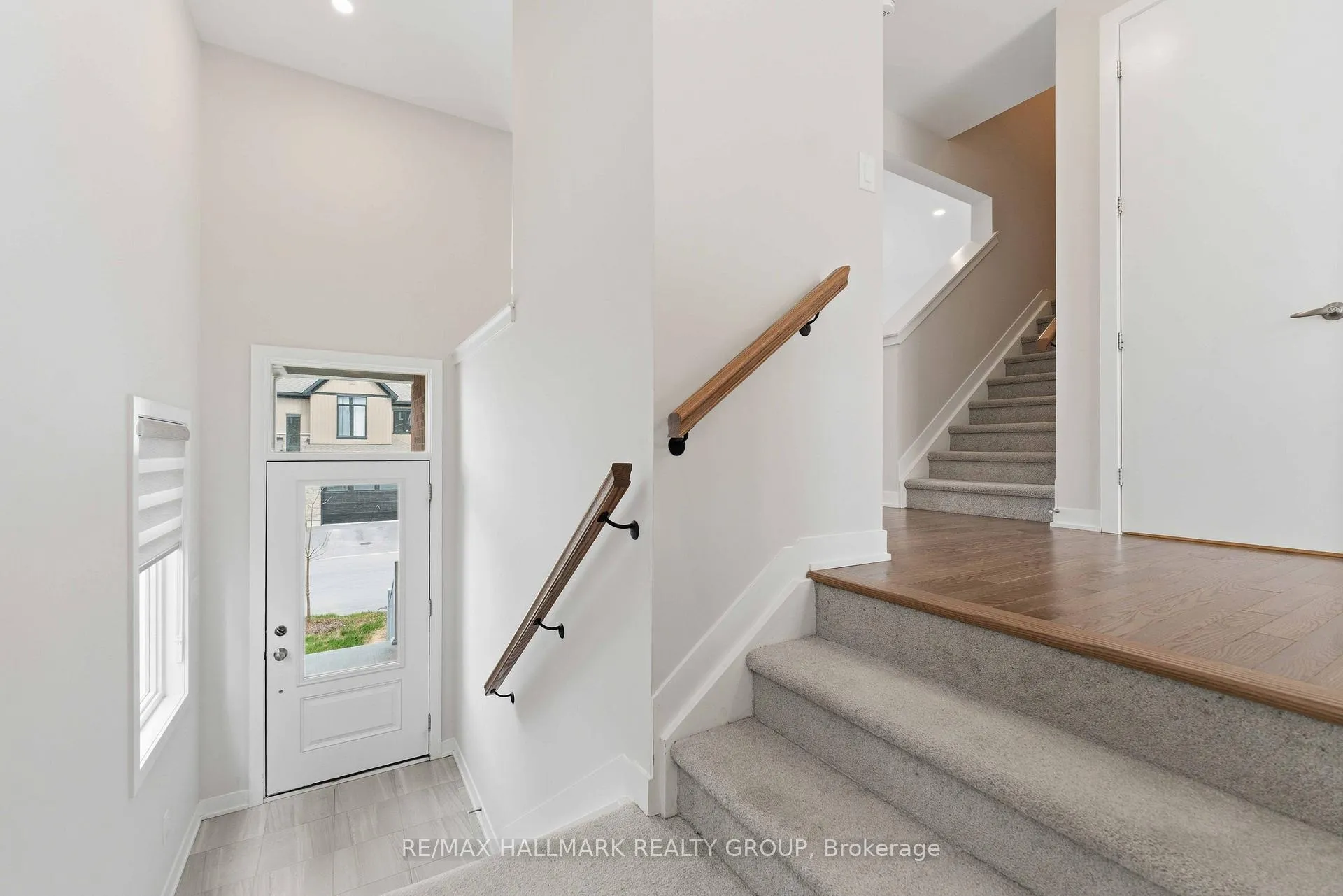 Photo 2 of 404 Appalachian Circle, Ottawa, Barrhaven - Half Moon Bay — HOMEH