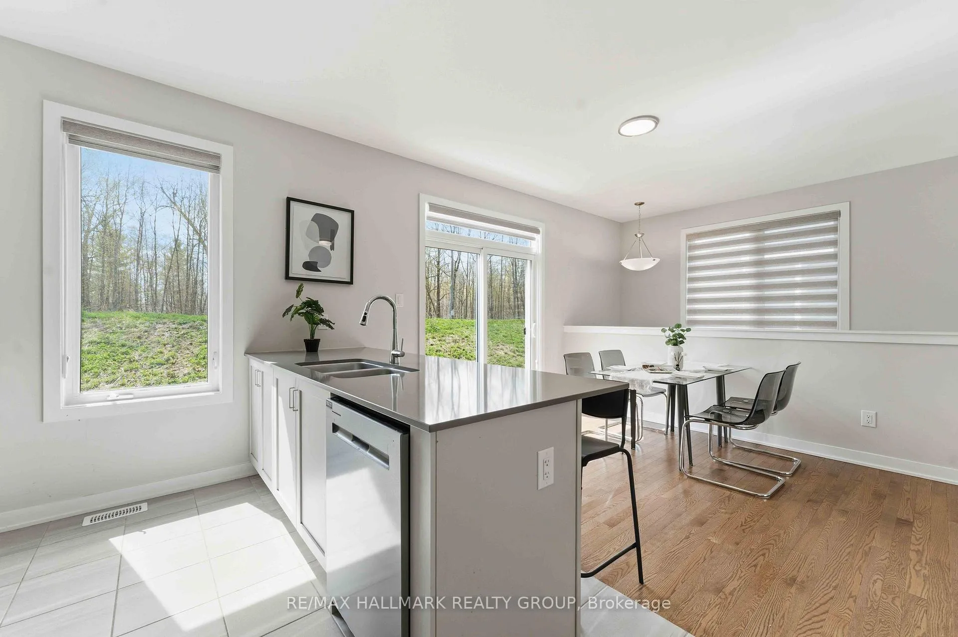 Photo 12 of 404 Appalachian Circle, Ottawa, Barrhaven - Half Moon Bay — HOMEH