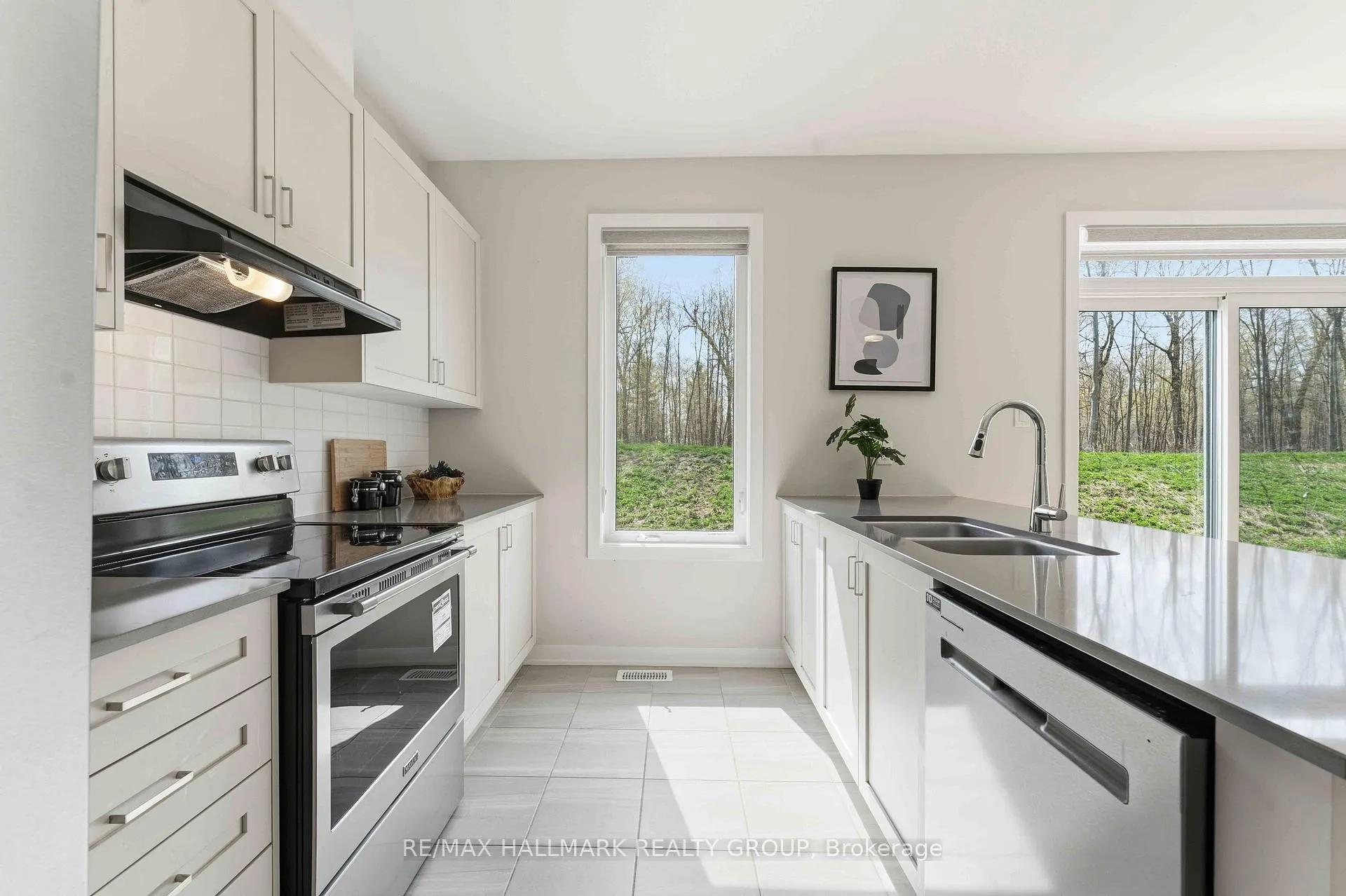Photo 13 of 404 Appalachian Circle, Ottawa, Barrhaven - Half Moon Bay — HOMEH
