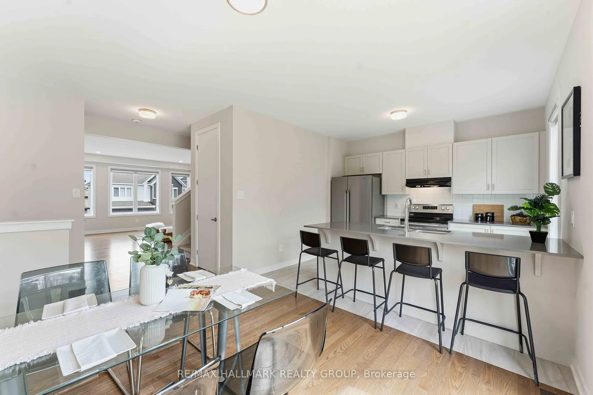 Photo 15 of 404 Appalachian Circle, Ottawa, Barrhaven - Half Moon Bay — HOMEH