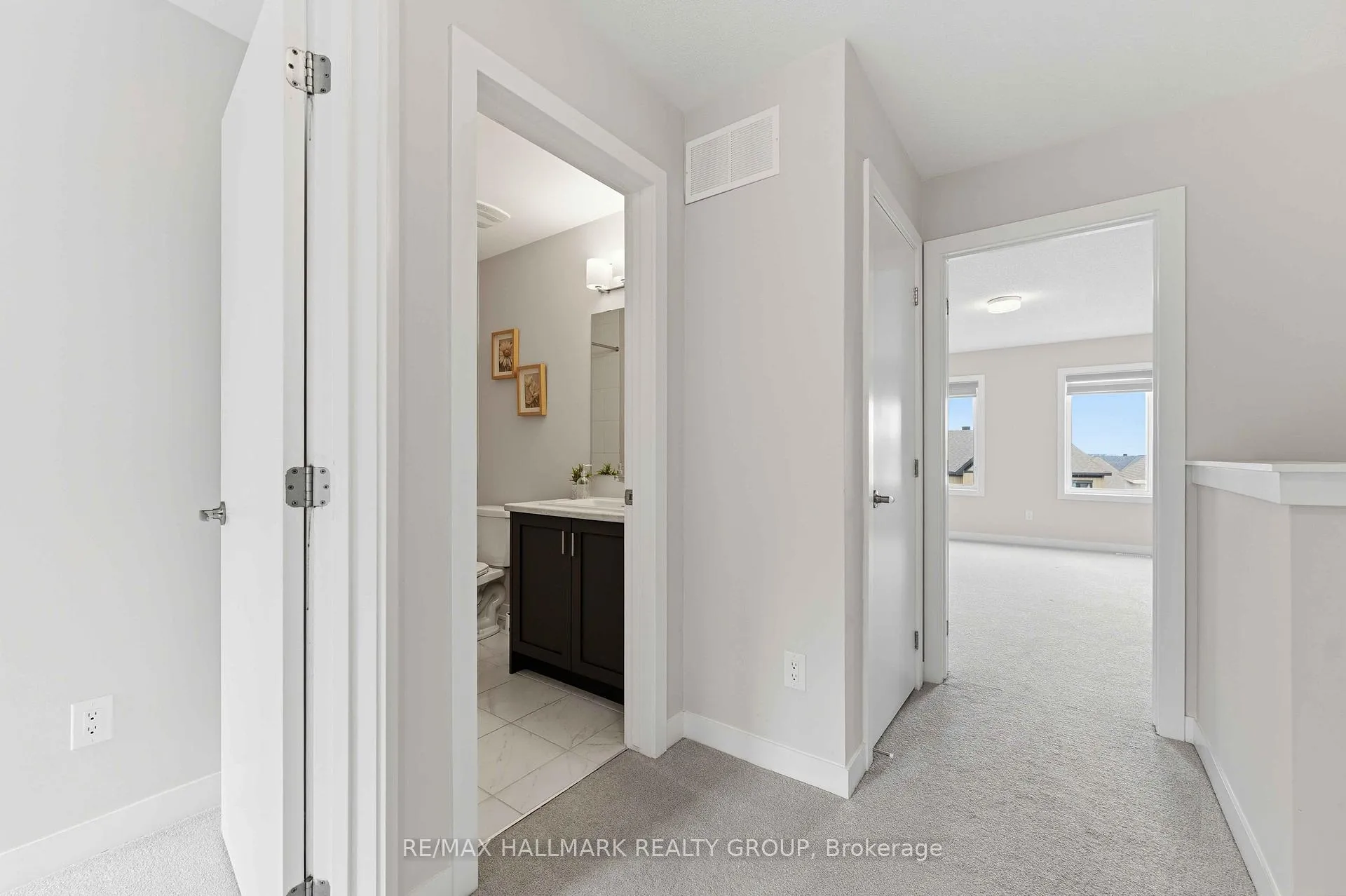 Photo 18 of 404 Appalachian Circle, Ottawa, Barrhaven - Half Moon Bay — HOMEH