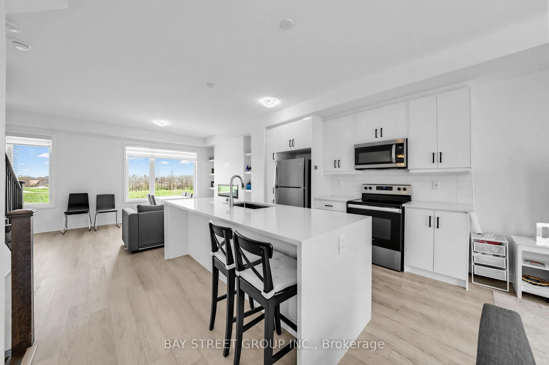 Photo 2 of 1399 Shevchenko Boulevard, Oakville, Northwest — HOMEH