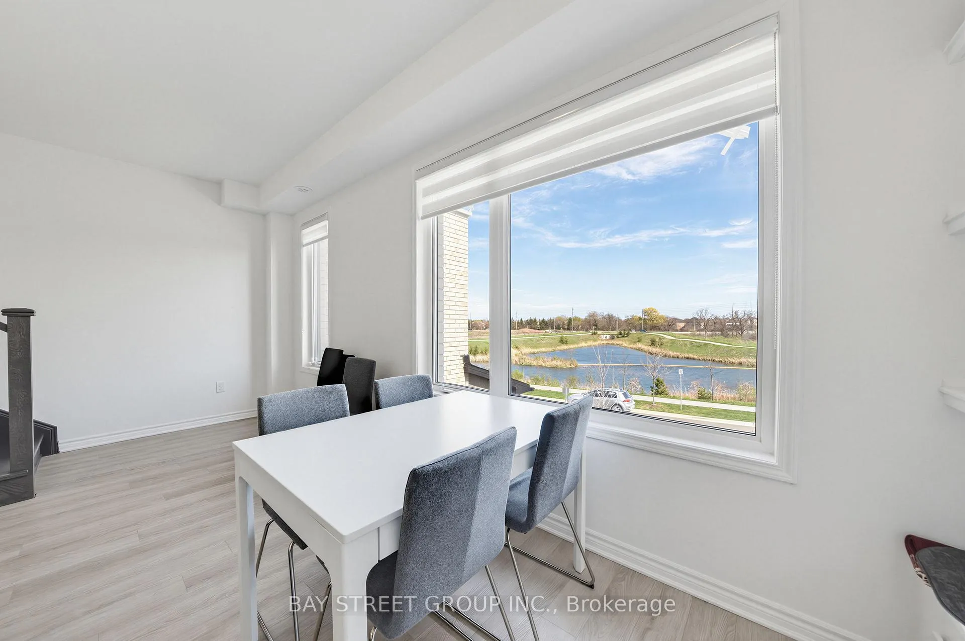 Photo 4 of 1399 Shevchenko Boulevard, Oakville, Northwest — HOMEH