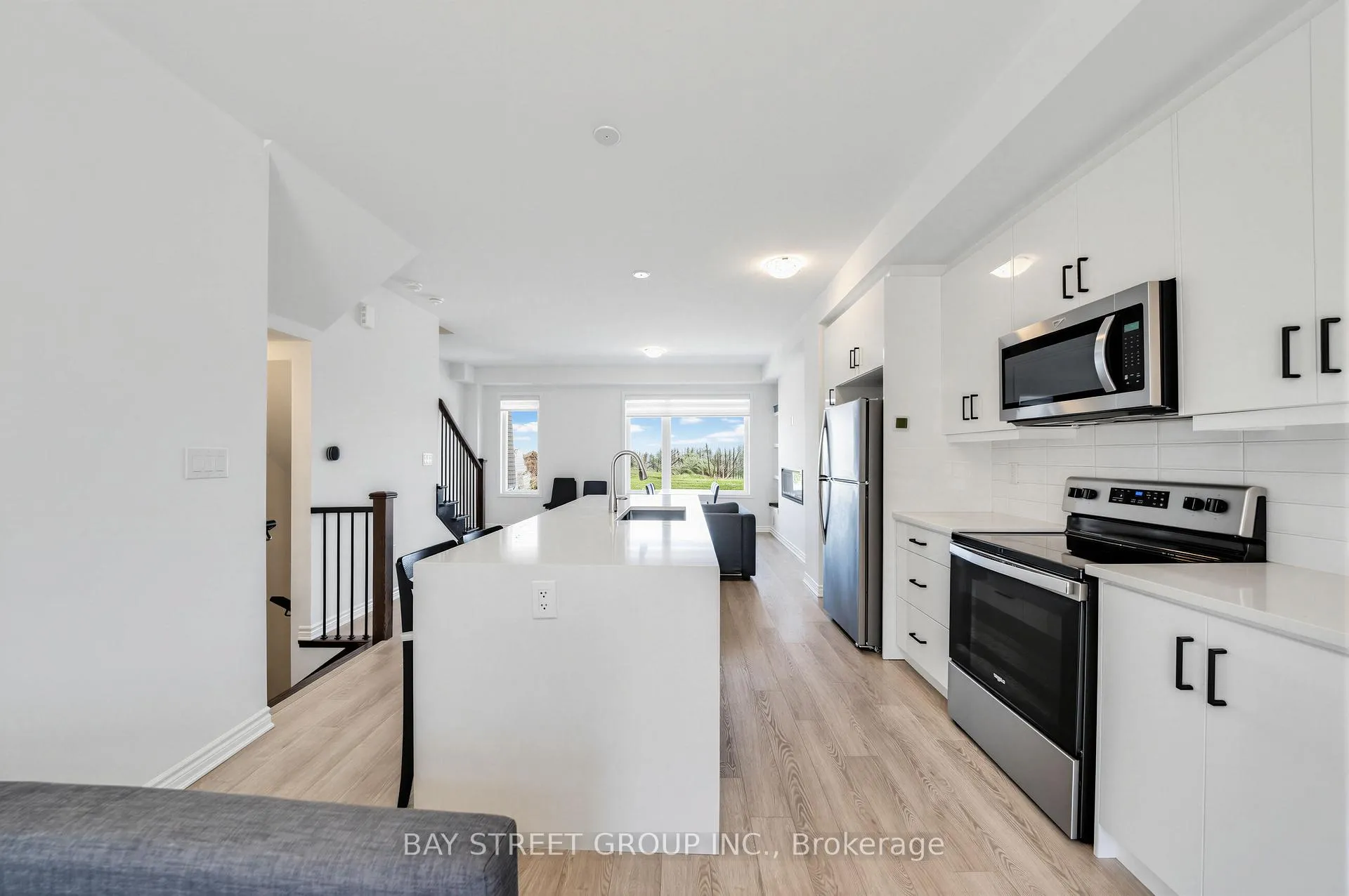 Photo 7 of 1399 Shevchenko Boulevard, Oakville, Northwest — HOMEH