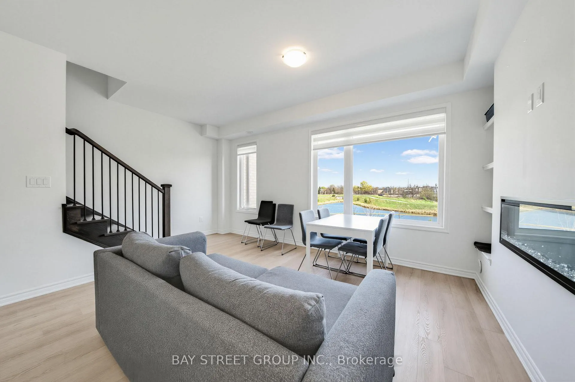 Photo 8 of 1399 Shevchenko Boulevard, Oakville, Northwest — HOMEH
