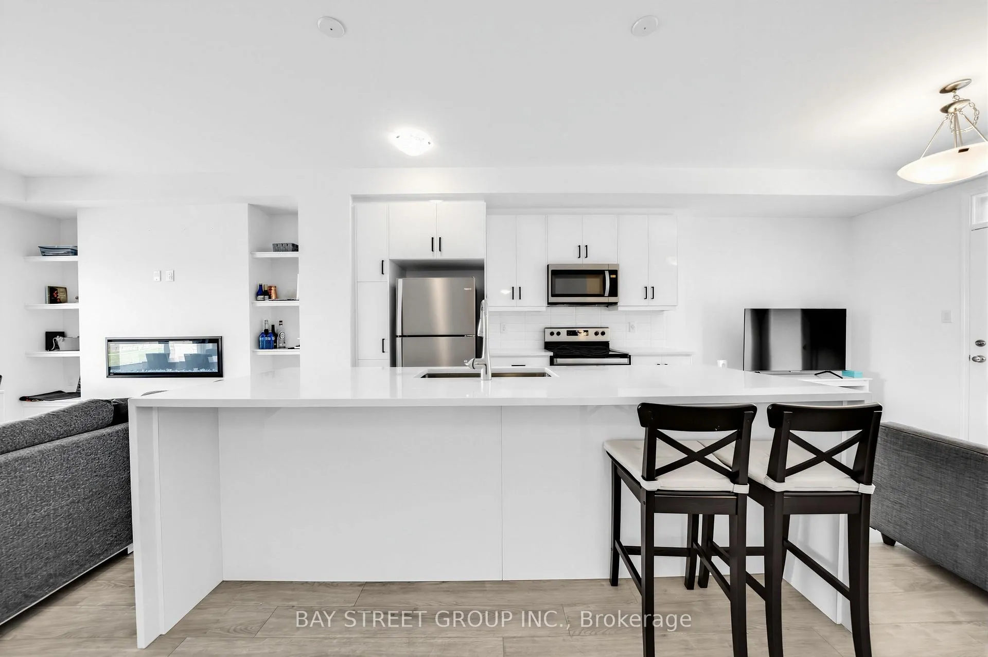 Photo 9 of 1399 Shevchenko Boulevard, Oakville, Northwest — HOMEH