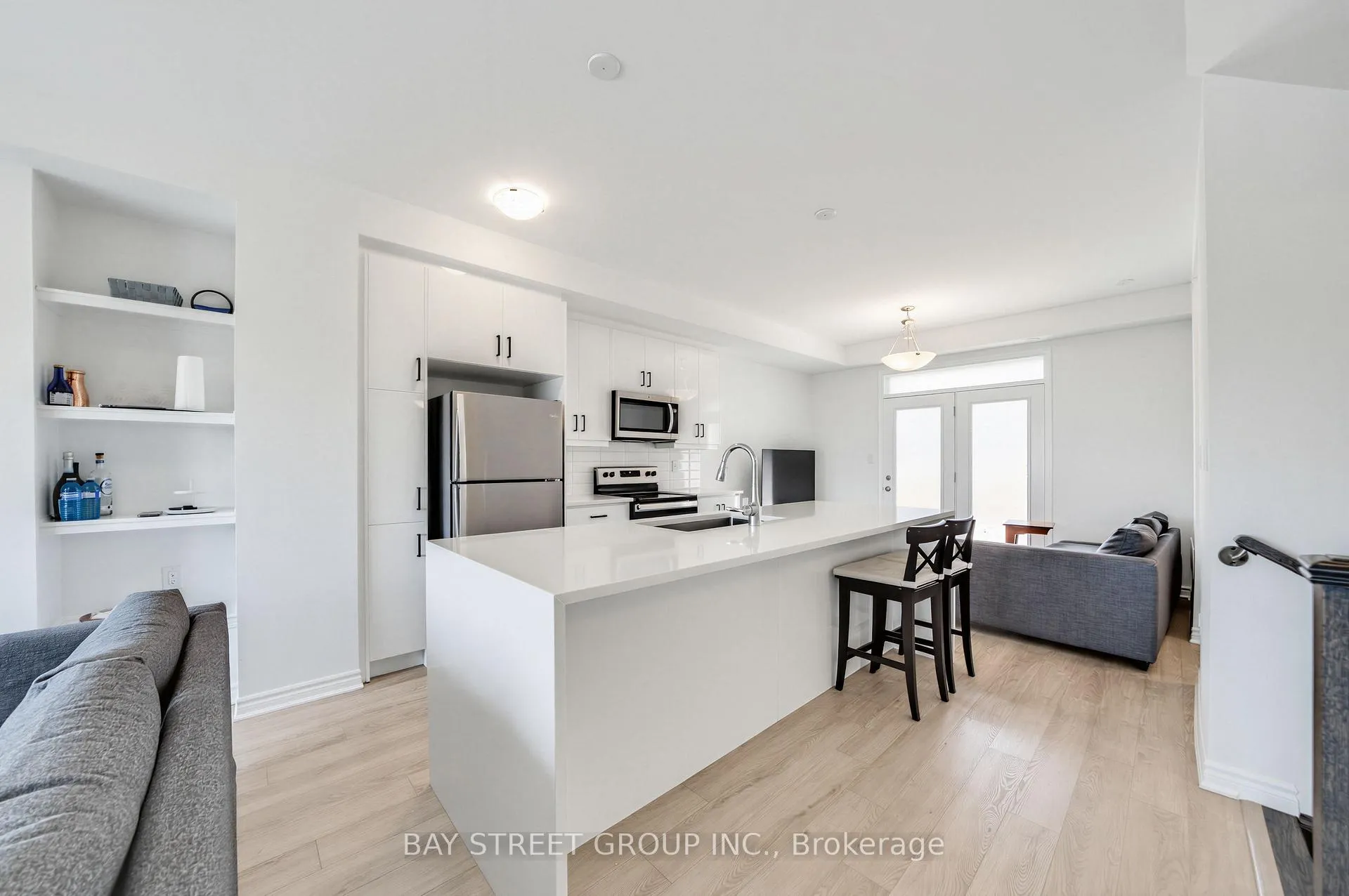 Photo 10 of 1399 Shevchenko Boulevard, Oakville, Northwest — HOMEH