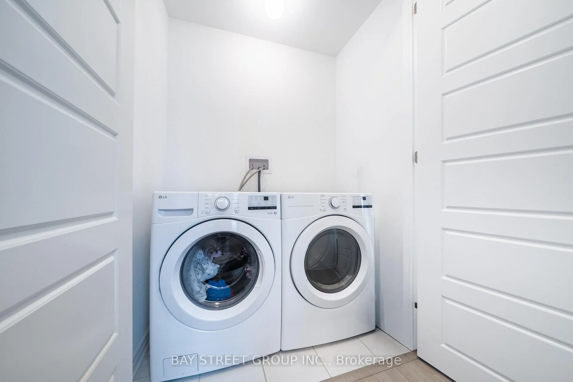 Photo 19 of 1399 Shevchenko Boulevard, Oakville, Northwest — HOMEH