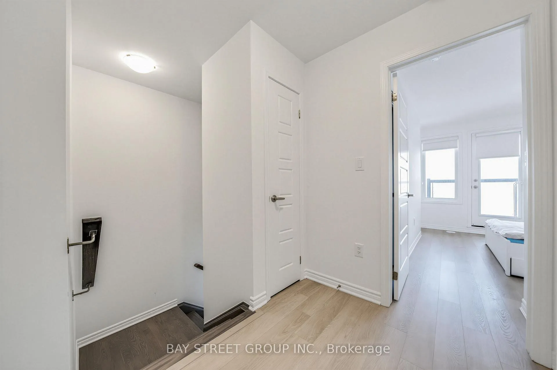 Photo 20 of 1399 Shevchenko Boulevard, Oakville, Northwest — HOMEH