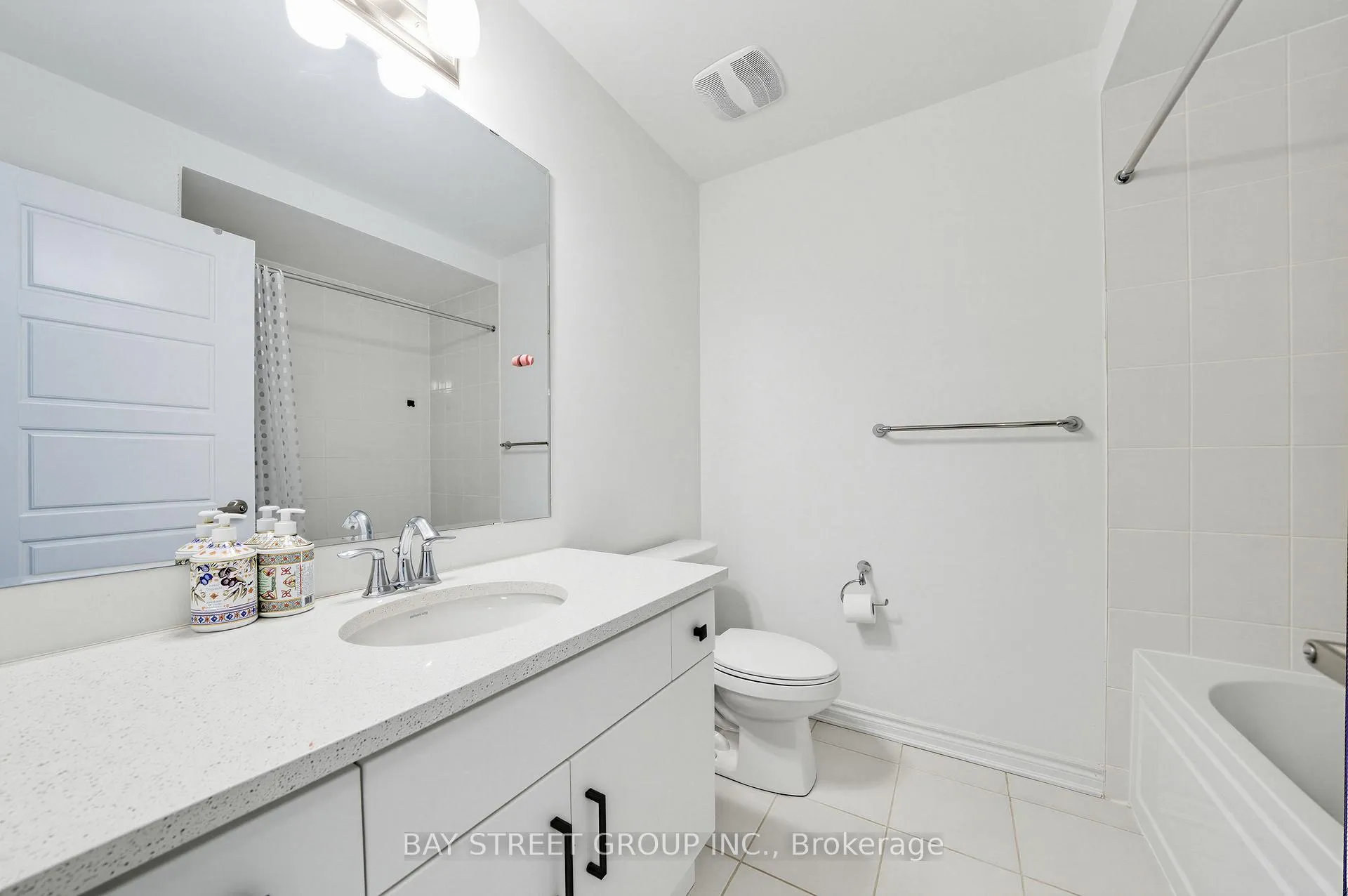 Photo 23 of 1399 Shevchenko Boulevard, Oakville, Northwest — HOMEH