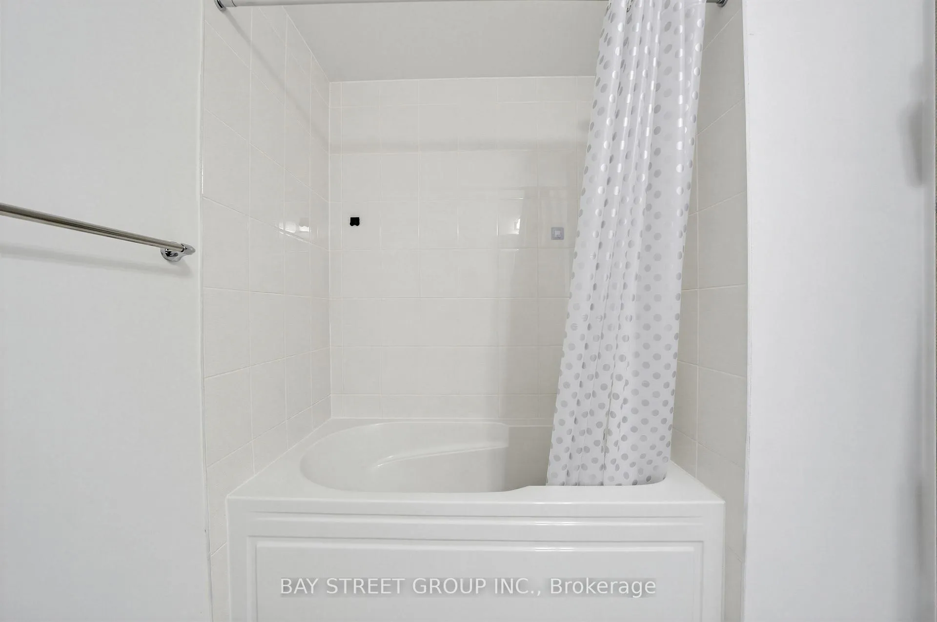 Photo 24 of 1399 Shevchenko Boulevard, Oakville, Northwest — HOMEH