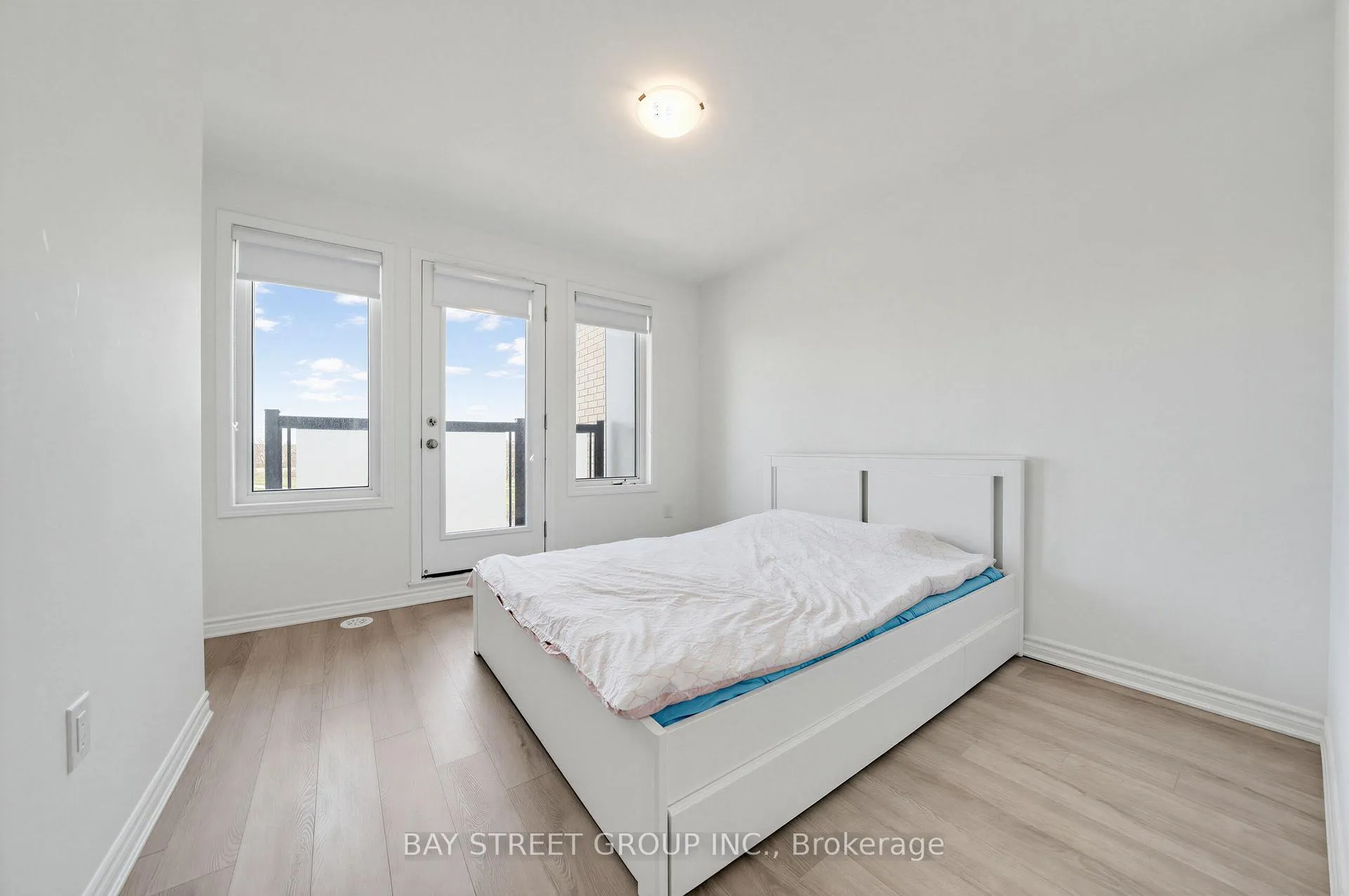 Photo 25 of 1399 Shevchenko Boulevard, Oakville, Northwest — HOMEH