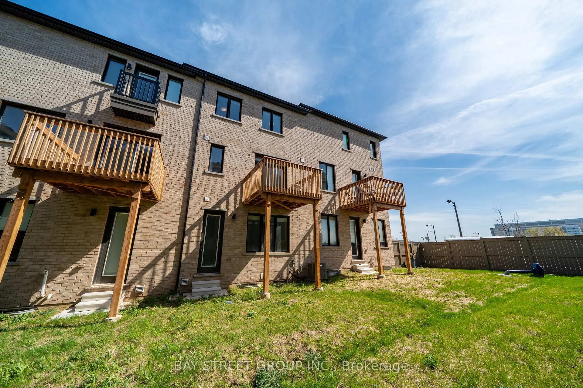 Photo 34 of 1399 Shevchenko Boulevard, Oakville, Northwest — HOMEH