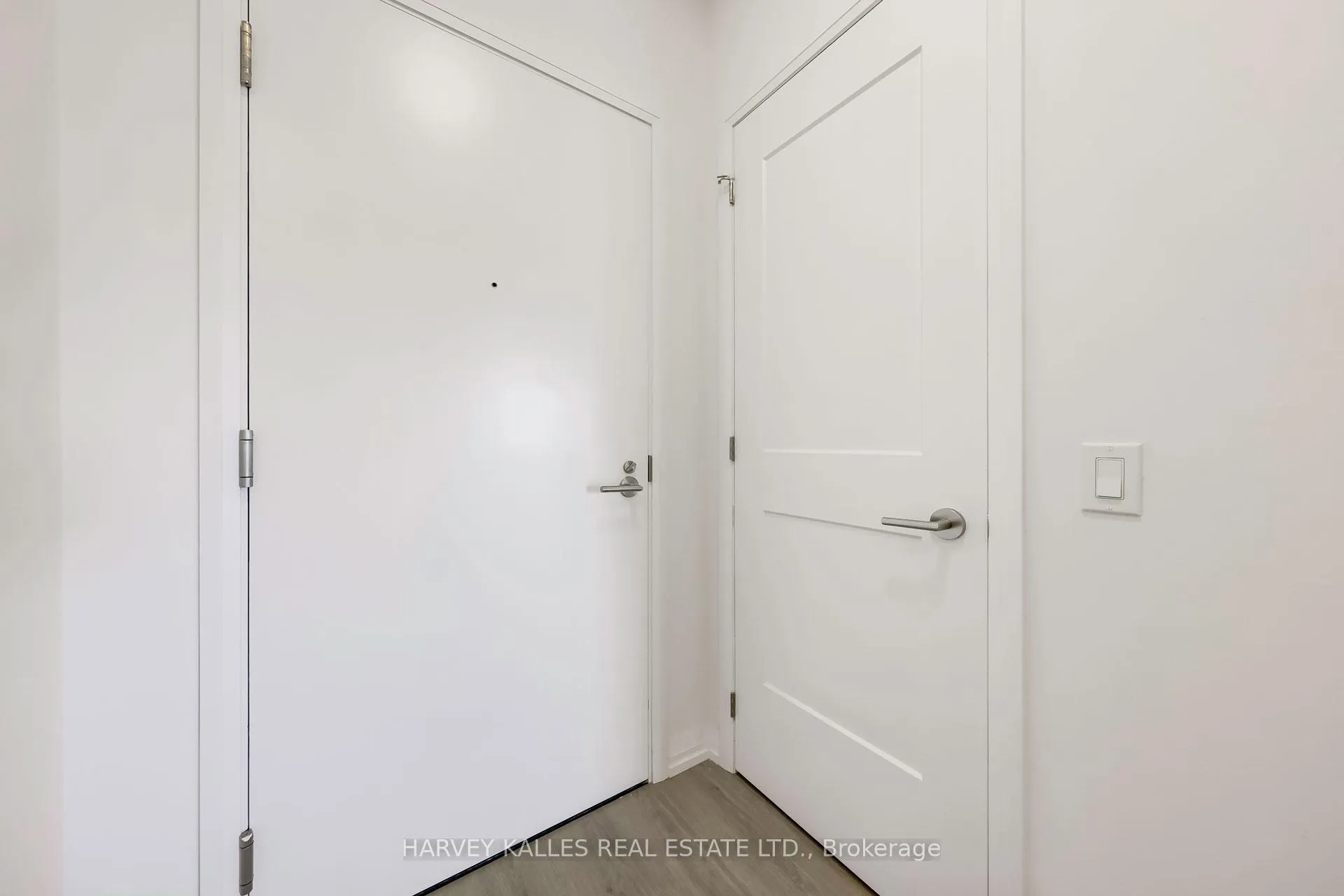 Photo 3 of Unit 3214, 50 Dunfield Avenue, Toronto, Mount Pleasant West — HOMEH