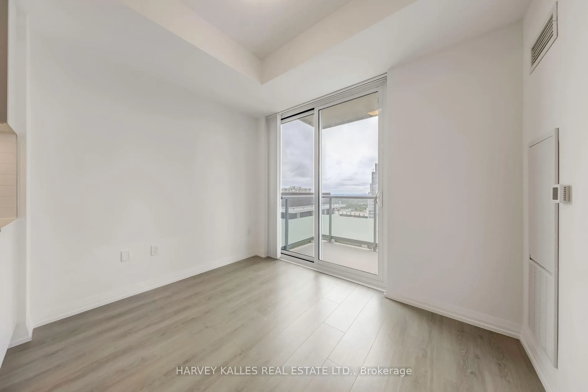 Photo 10 of Unit 3214, 50 Dunfield Avenue, Toronto, Mount Pleasant West — HOMEH