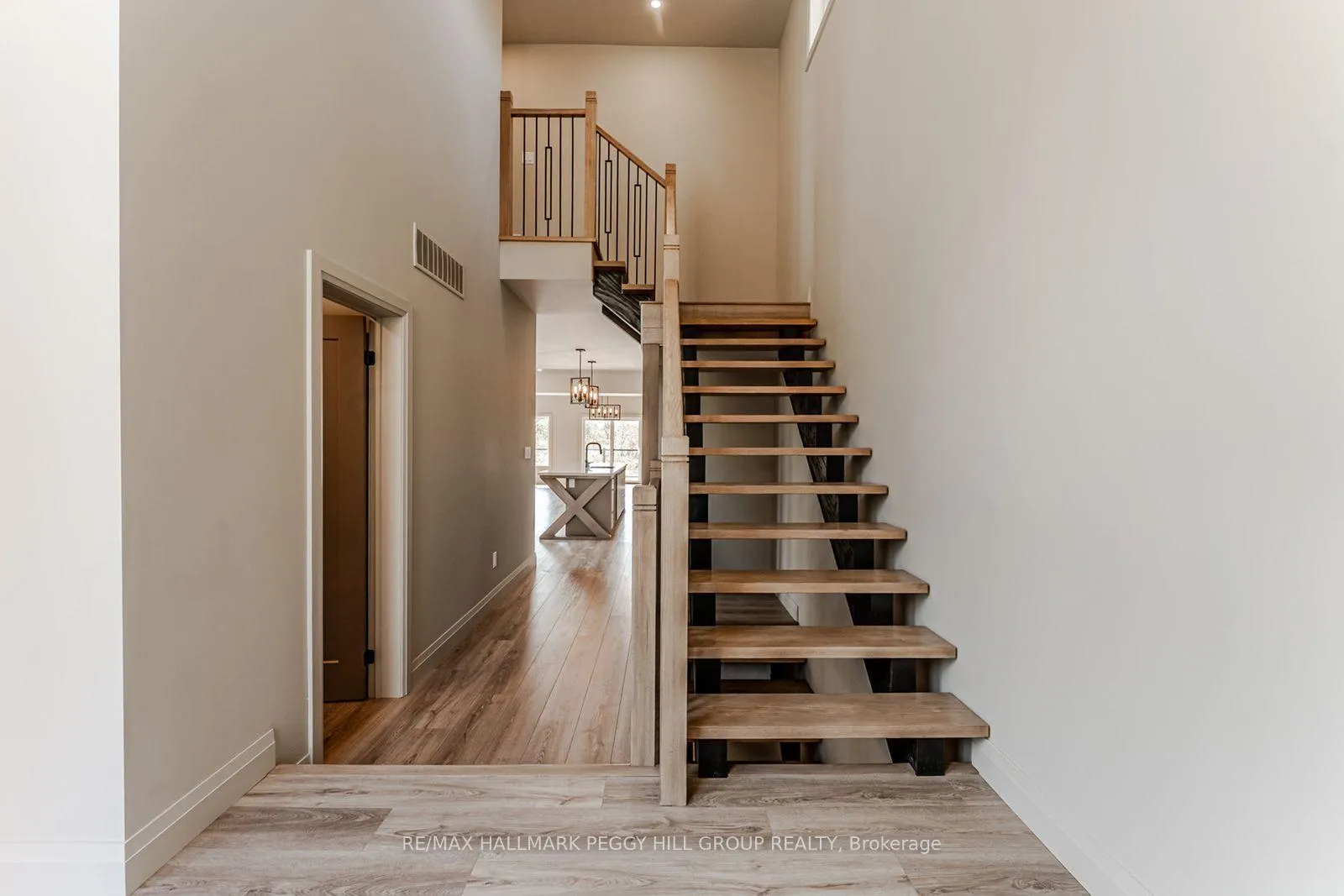 Photo 16 of 3316 Line 4 N, Oro-Medonte, Horseshoe Valley — HOMEH