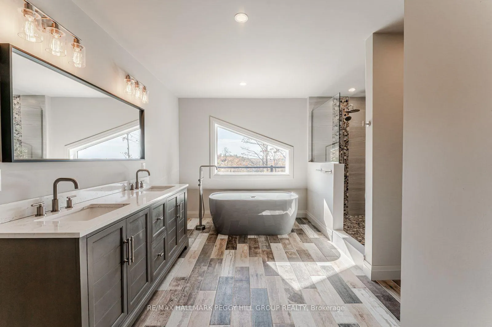 Photo 21 of 3316 Line 4 N, Oro-Medonte, Horseshoe Valley — HOMEH