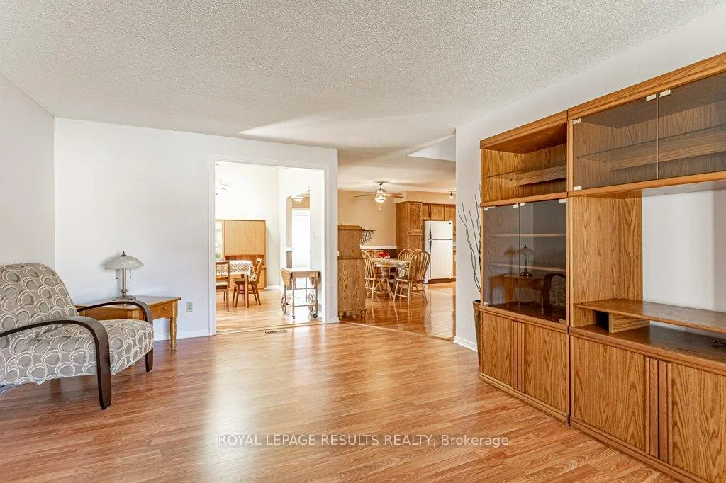 Photo 10 of 62 Edwin Crescent, Tillsonburg — HOMEH