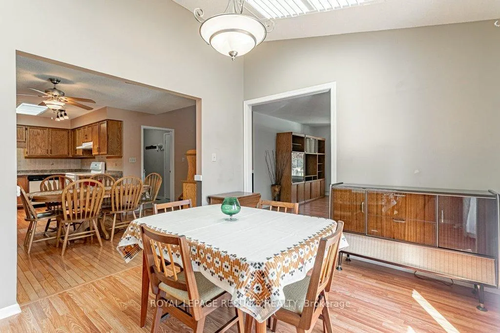 Photo 12 of 62 Edwin Crescent, Tillsonburg — HOMEH
