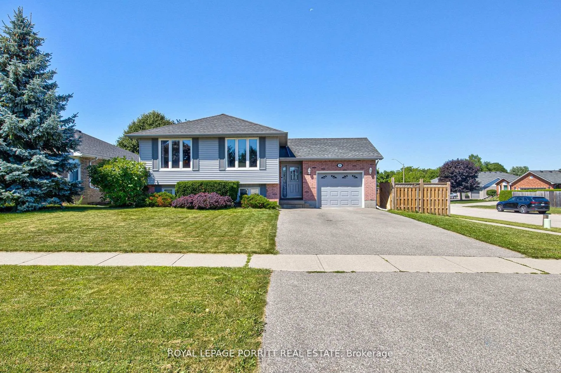 Photo 2 of 55 Windsor Drive, Brant, South Dumfries — HOMEH