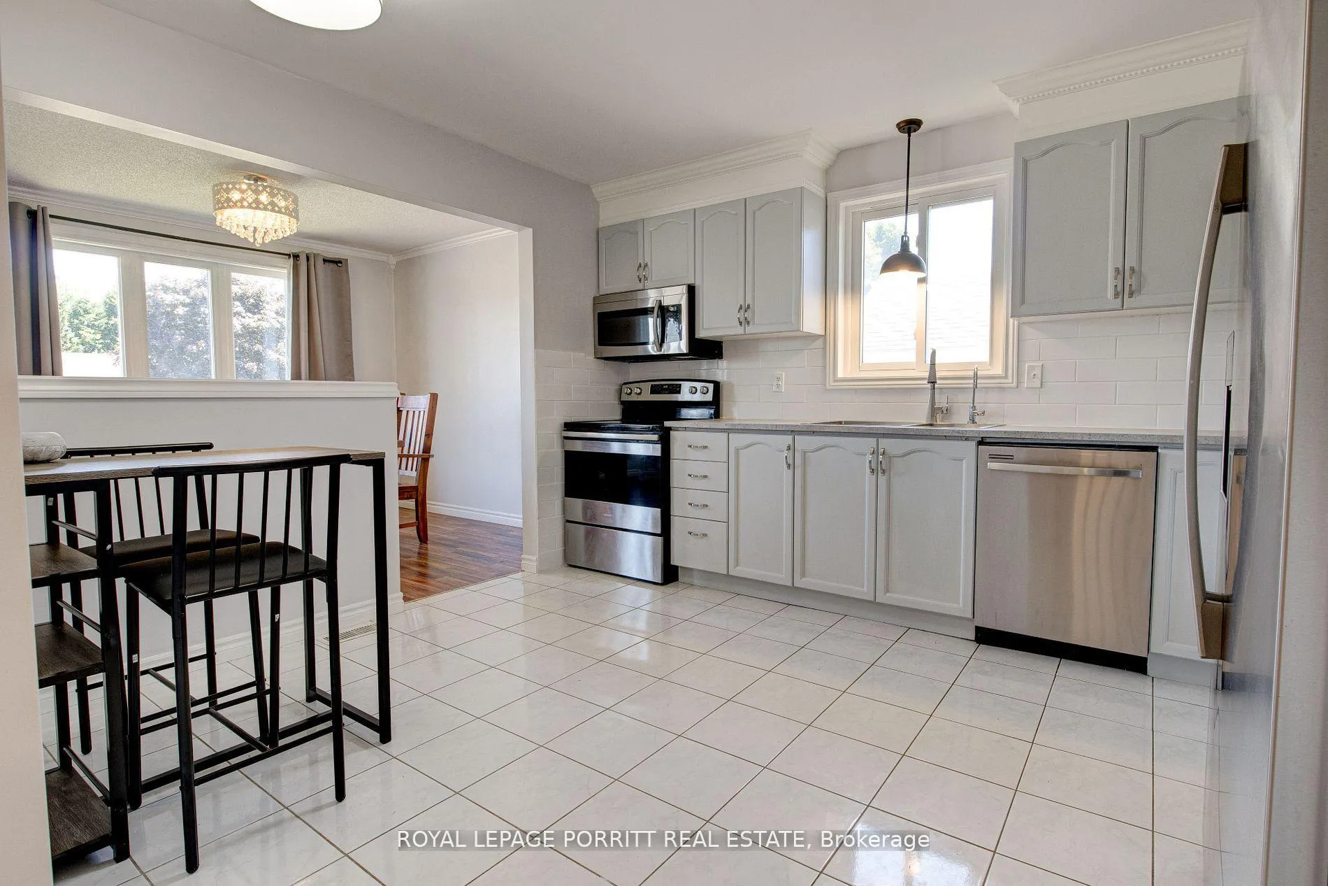 Photo 5 of 55 Windsor Drive, Brant, South Dumfries — HOMEH