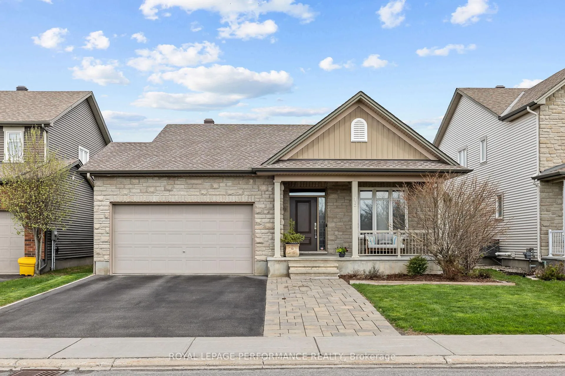 Front of 15 York Crossing